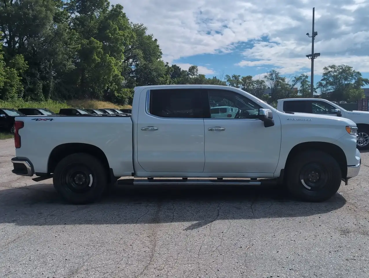 Chevrolet Silverado 1500 photo Chevrolet Silverado 1500