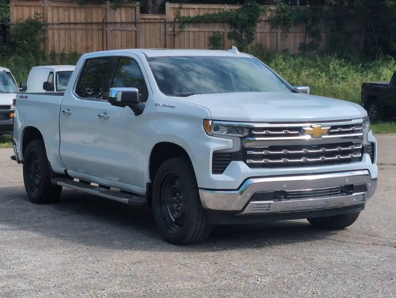 Chevrolet Silverado 1500 photo Chevrolet Silverado 1500