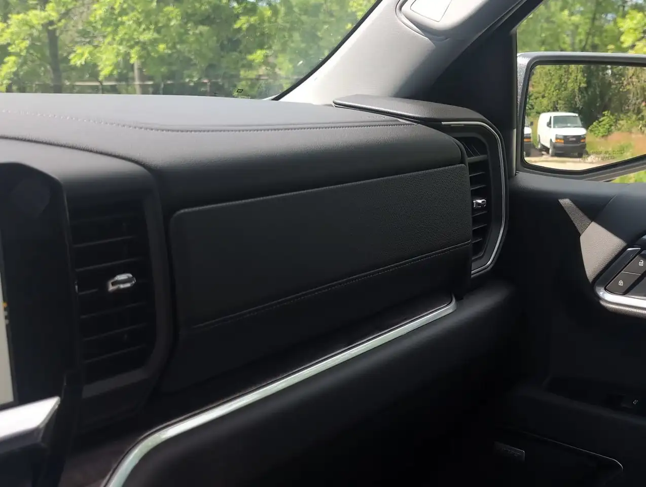 Chevrolet Silverado 1500 photo Chevrolet Silverado 1500