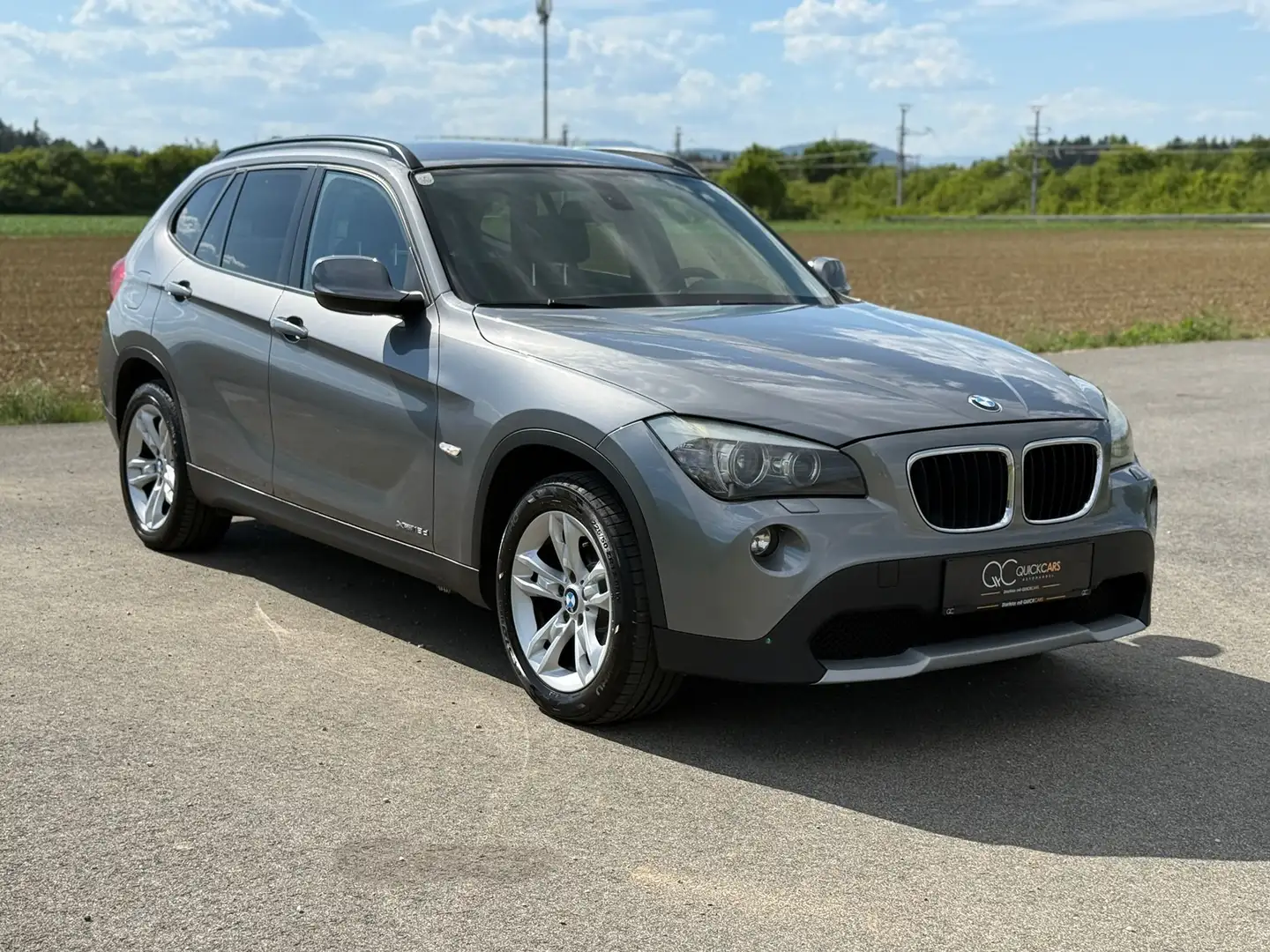 BMW X1 xDrive 18d Grau - 1
