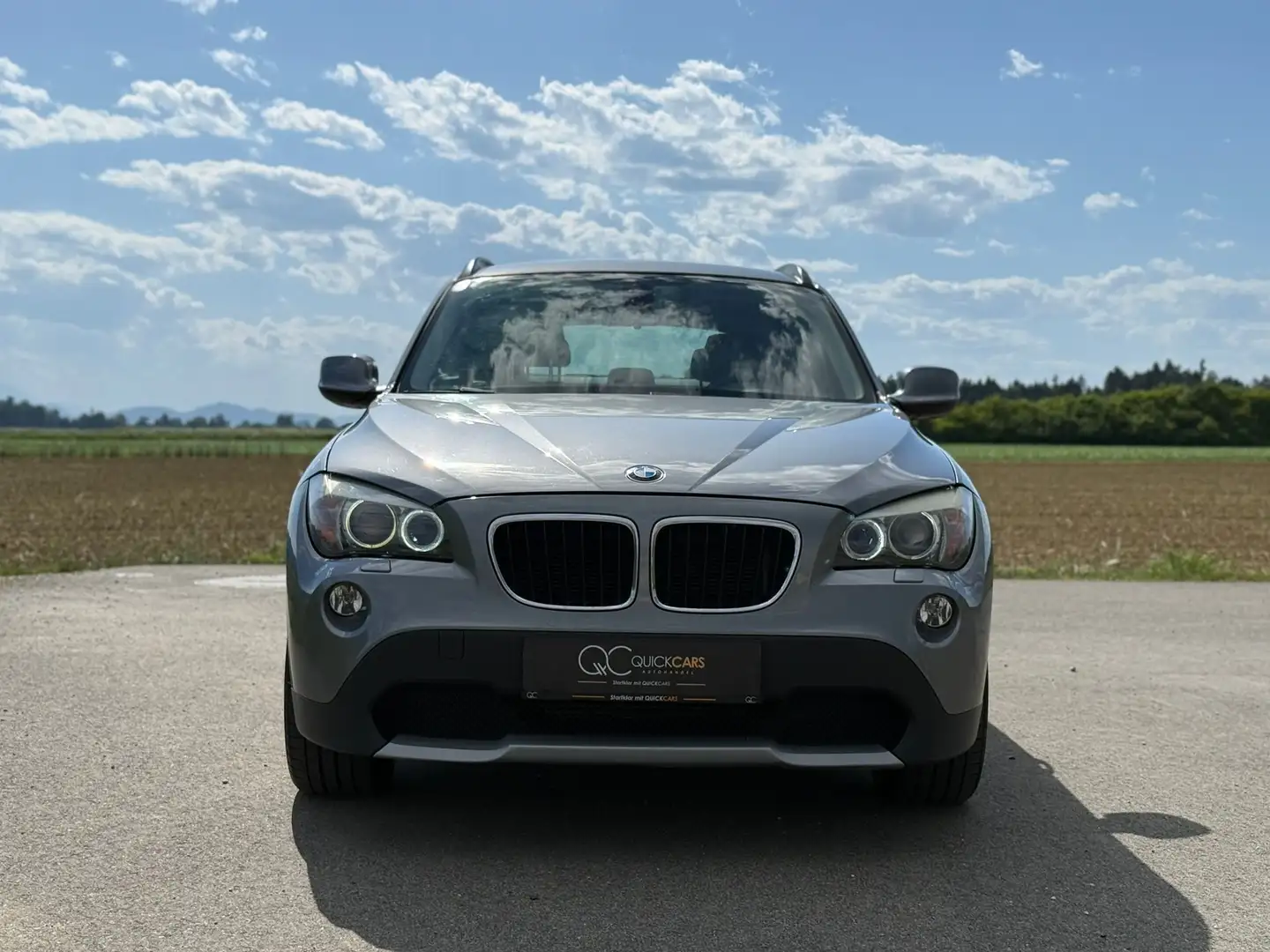BMW X1 xDrive 18d Grau - 2