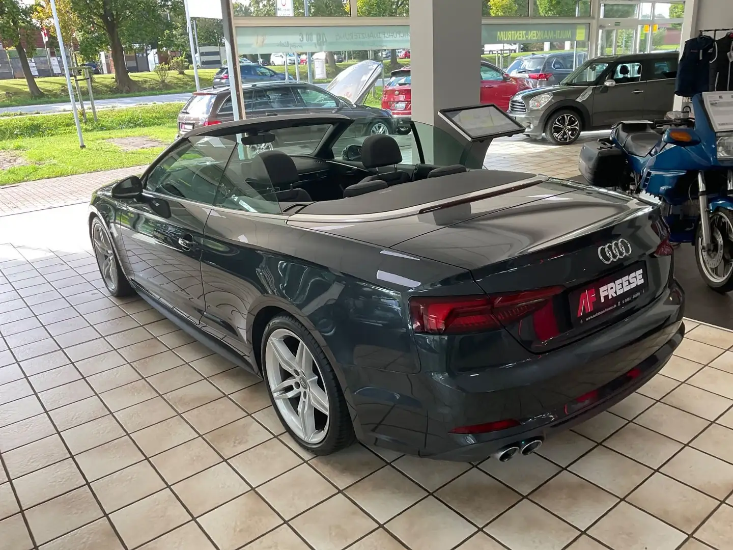 Audi A5 Cabriolet 40 TDI sport Grau - 2