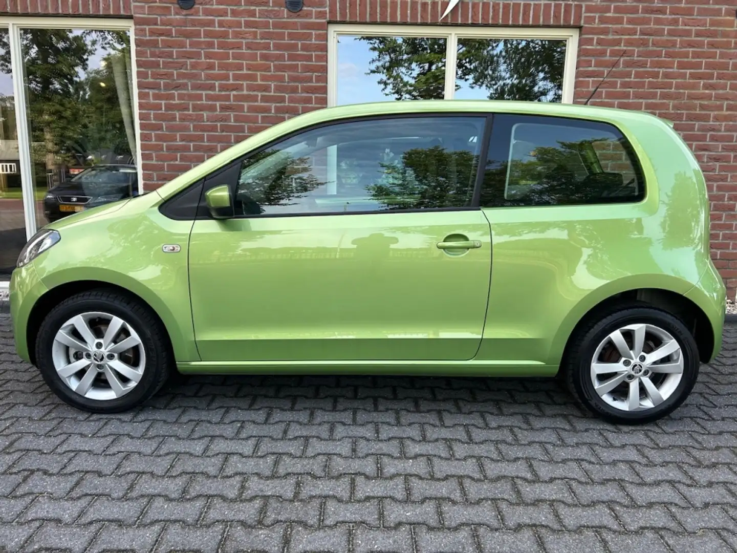 Skoda Citigo 1.0 75PK Grt. Elegance AIRCO / NAVIGATIE / BLUETOO Green - 2