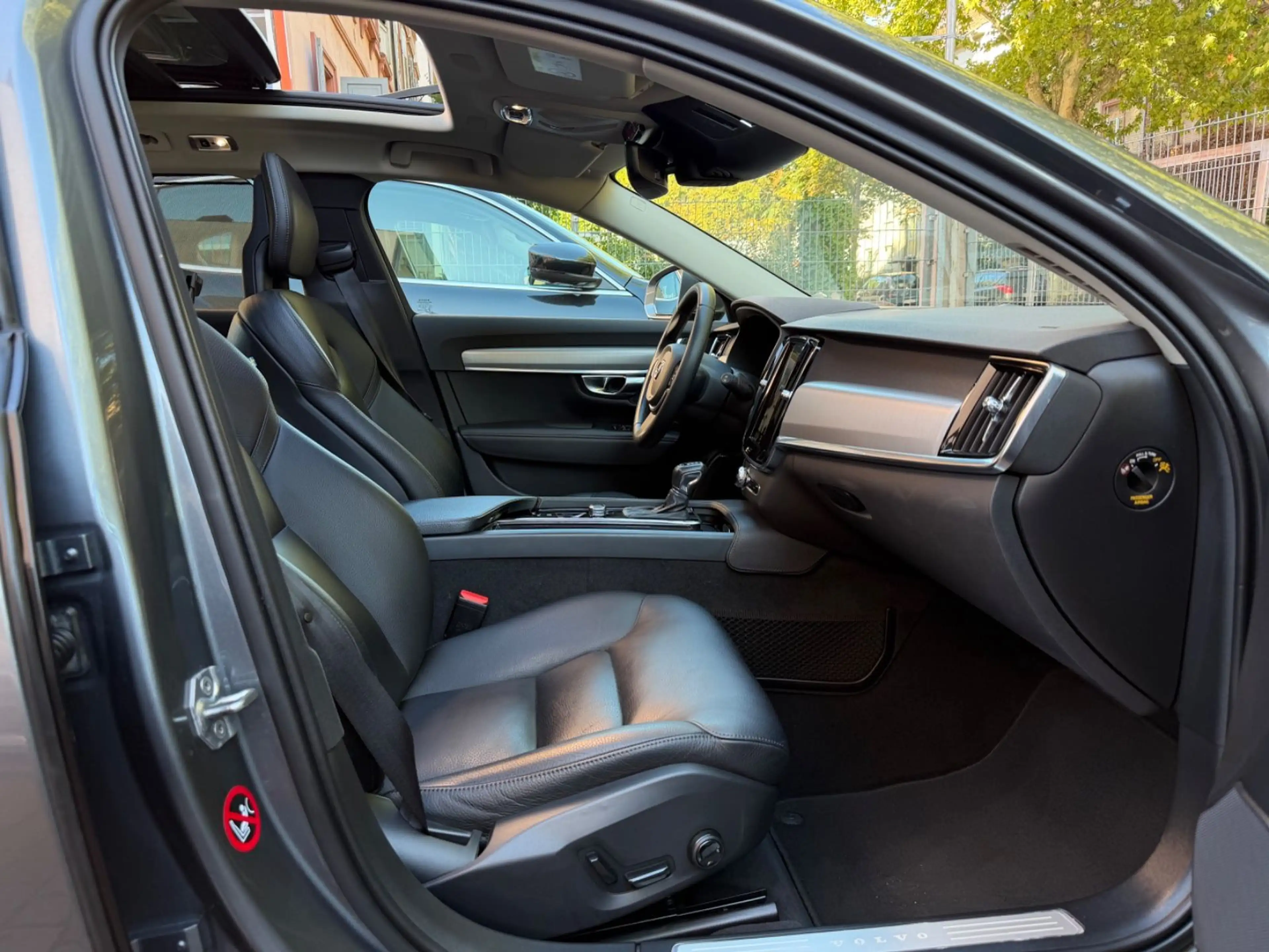 Volvo V90 Kombi Momentum Head-up Panorama Leder — photo 10