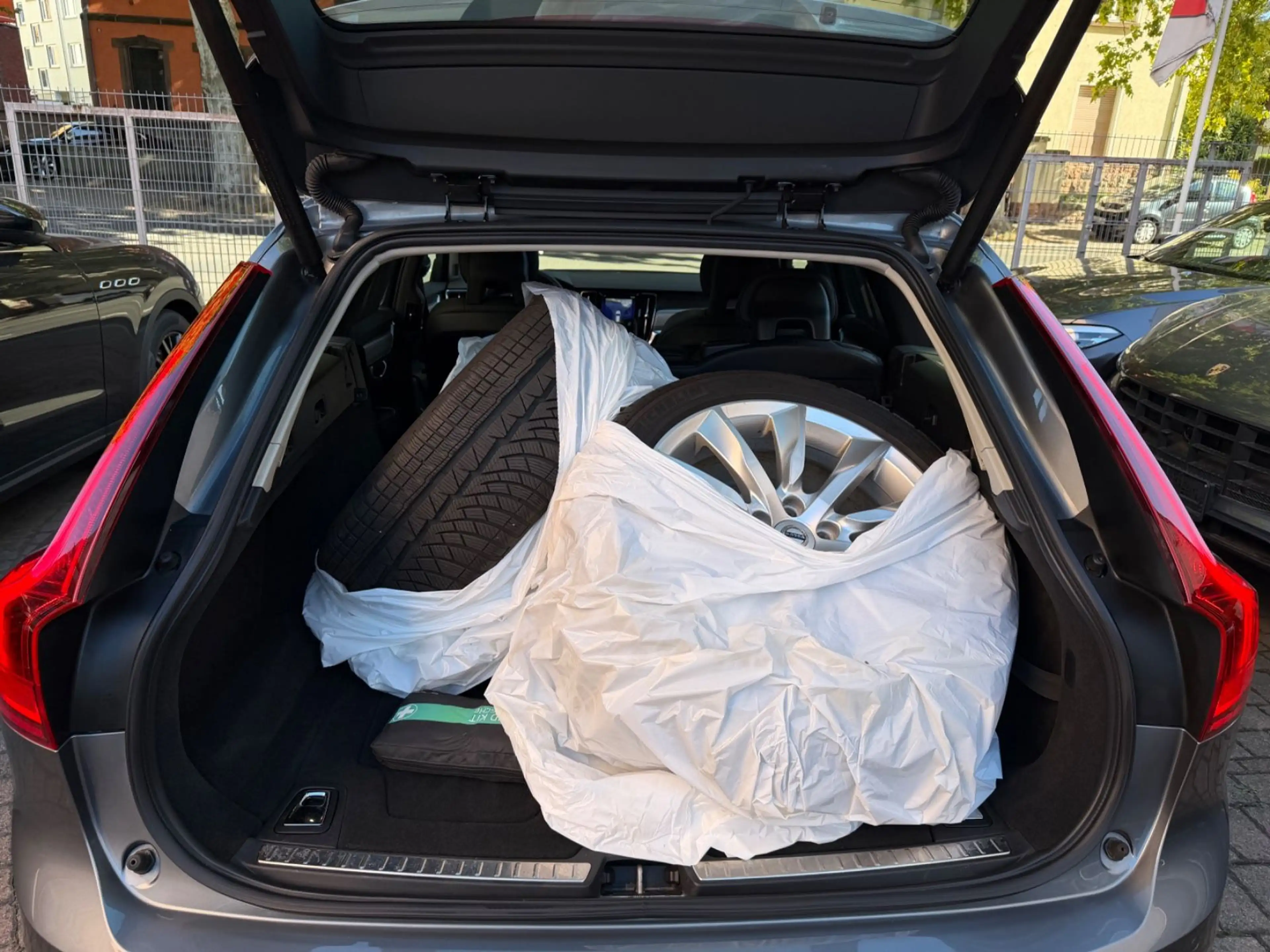 Volvo V90 Kombi Momentum Head-up Panorama Leder — photo 8
