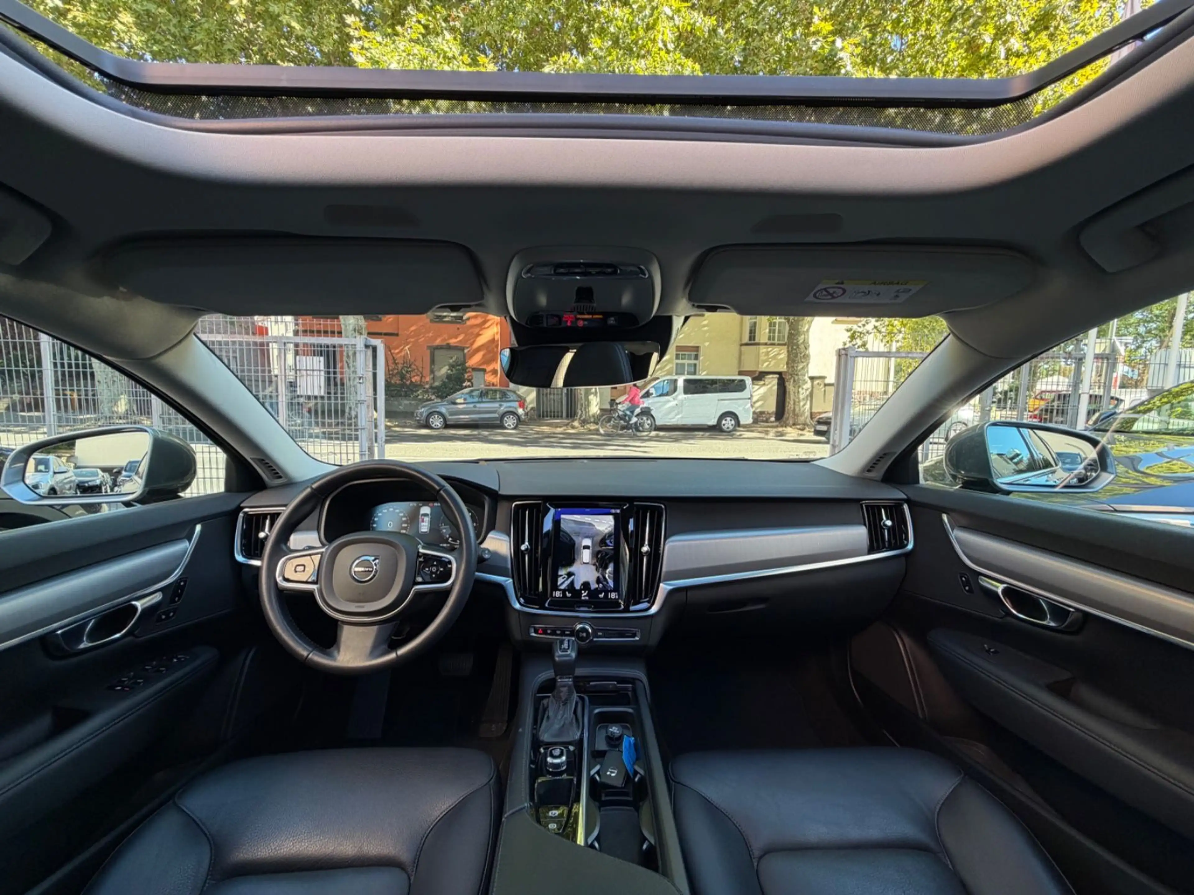 Volvo V90 Kombi Momentum Head-up Panorama Leder — photo 12