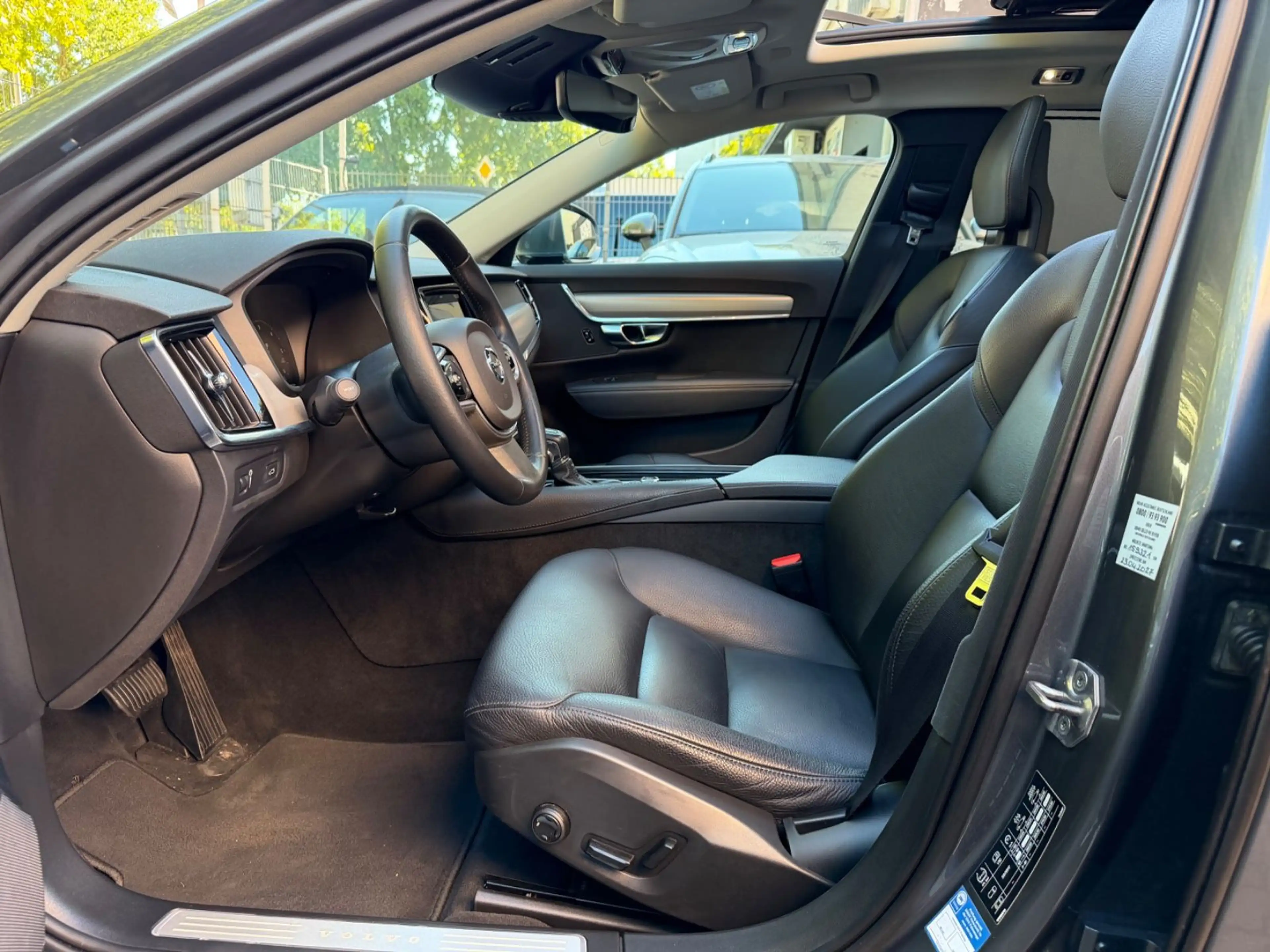 Volvo V90 Kombi Momentum Head-up Panorama Leder — photo 13