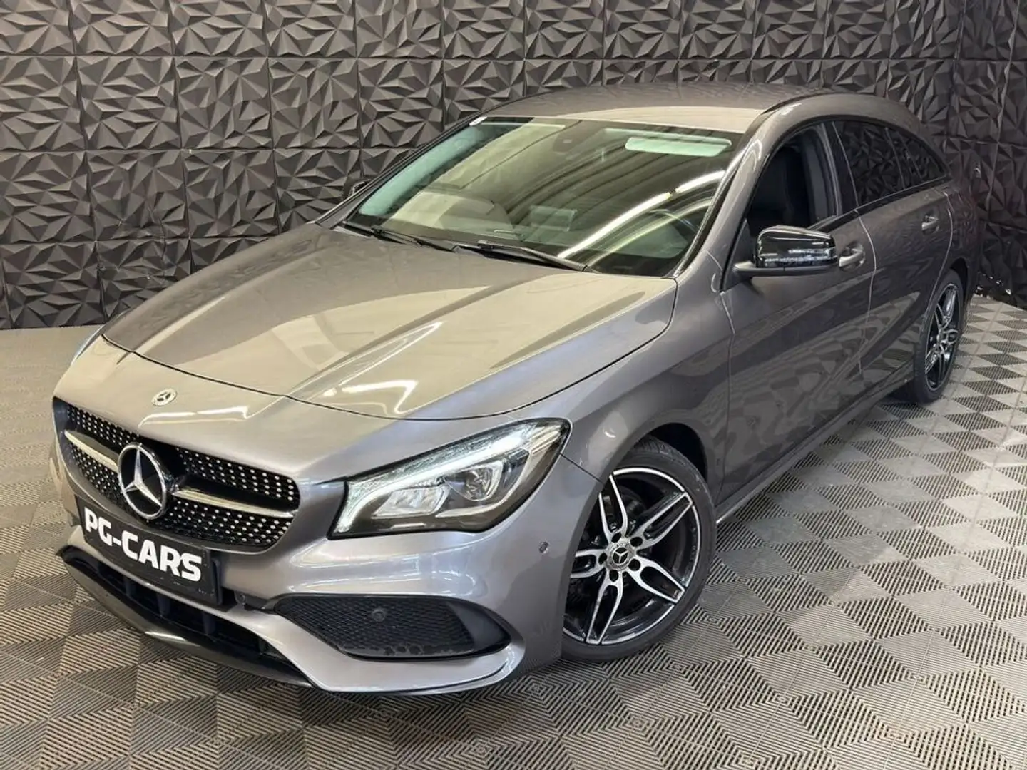 Mercedes-Benz CLA-Klasse CLA 200 Shooting Brake AMG Line Gris - 2