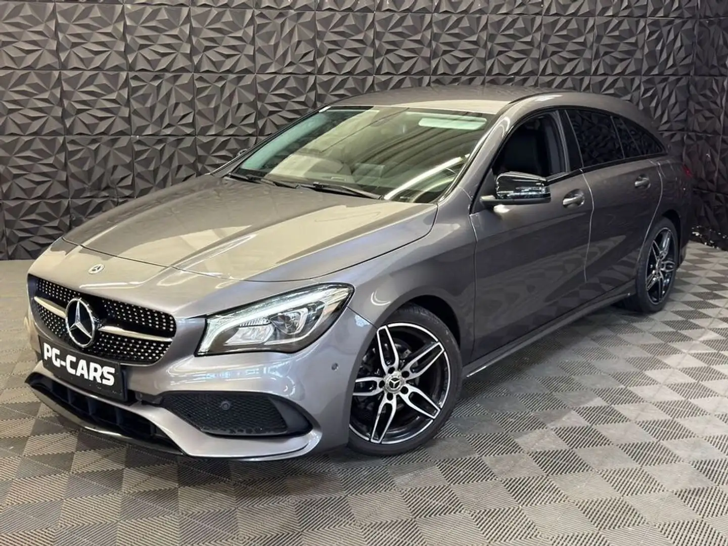 Mercedes-Benz CLA-Klasse CLA 200 Shooting Brake AMG Line Gris - 1