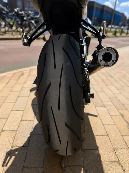 Suzuki GSX-R 750 - foto 8