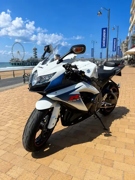 Suzuki GSX-R 750 - foto 7