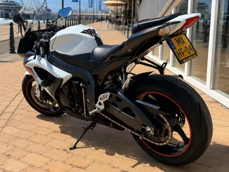 Suzuki GSX-R 750 - foto 5