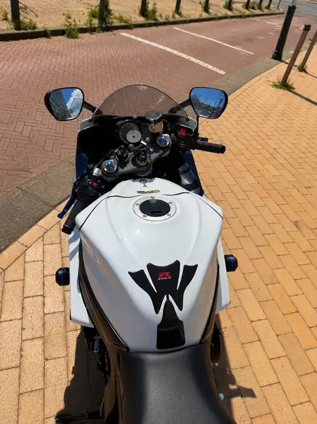 Suzuki GSX-R 750 - foto 6