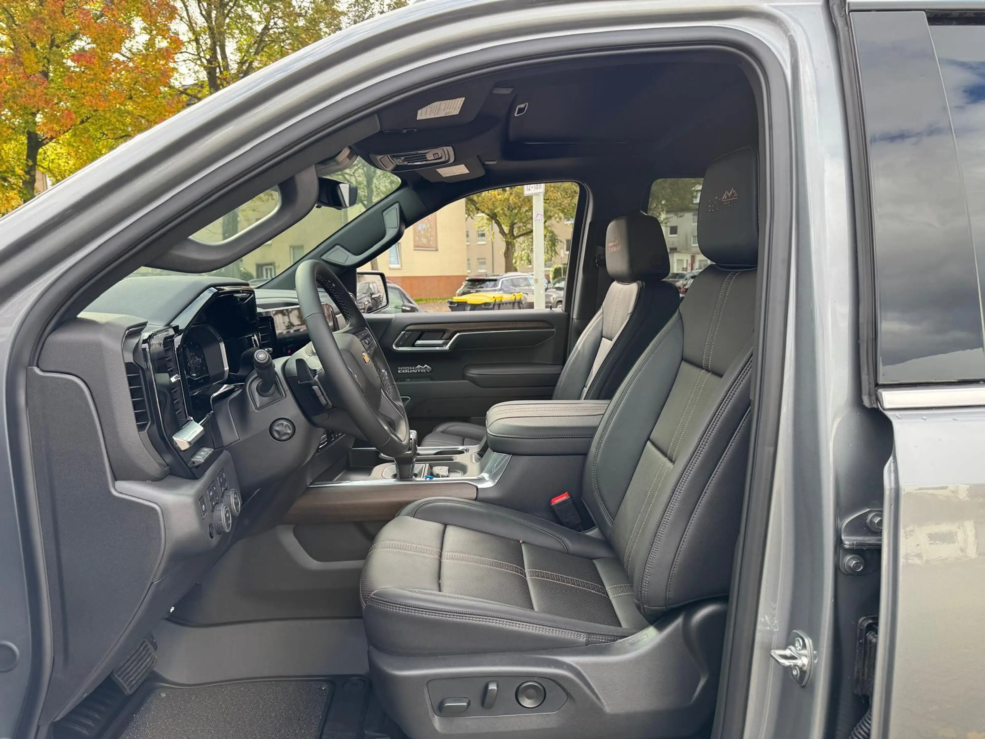 Chevrolet Silverado 6.2 V8 High Country — photo 15