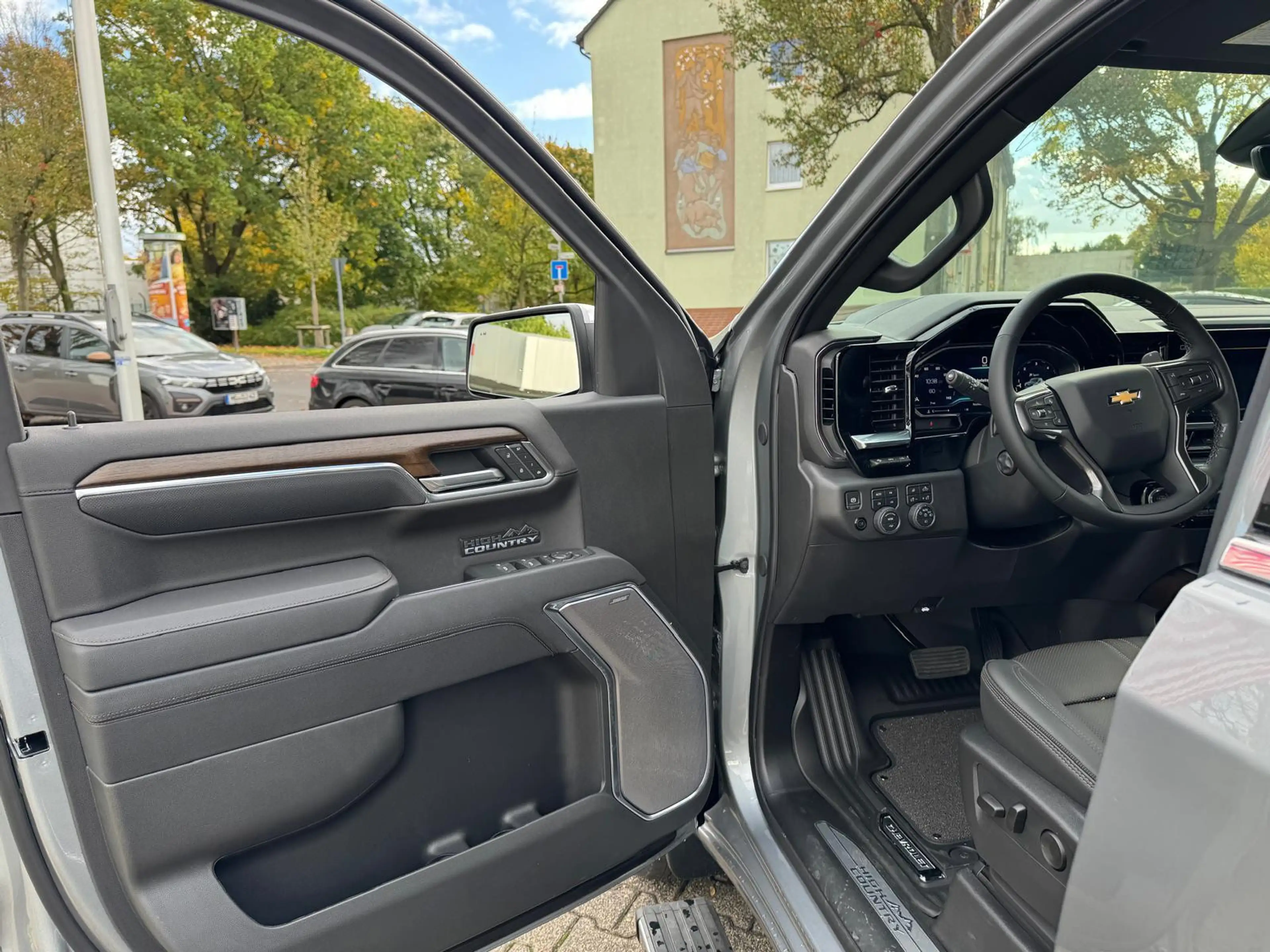 Chevrolet Silverado 6.2 V8 High Country — photo 14