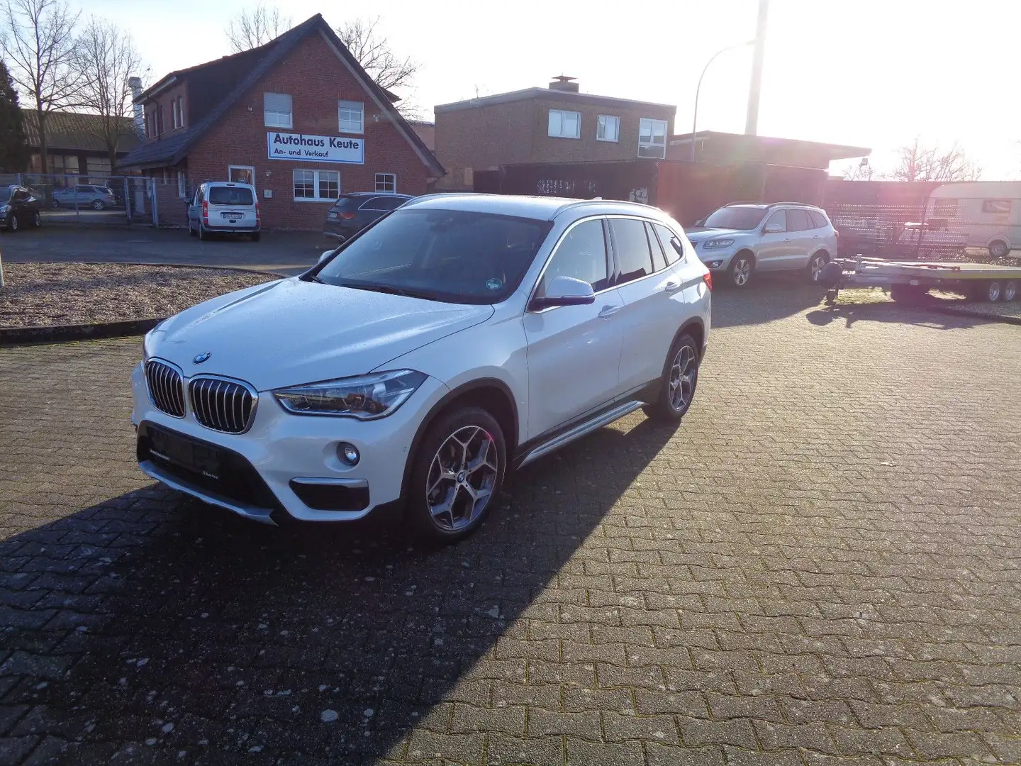 BMW X1 xDrive LED, Kamera, Head Up, AHK, Leder, GJR Blanc - 2