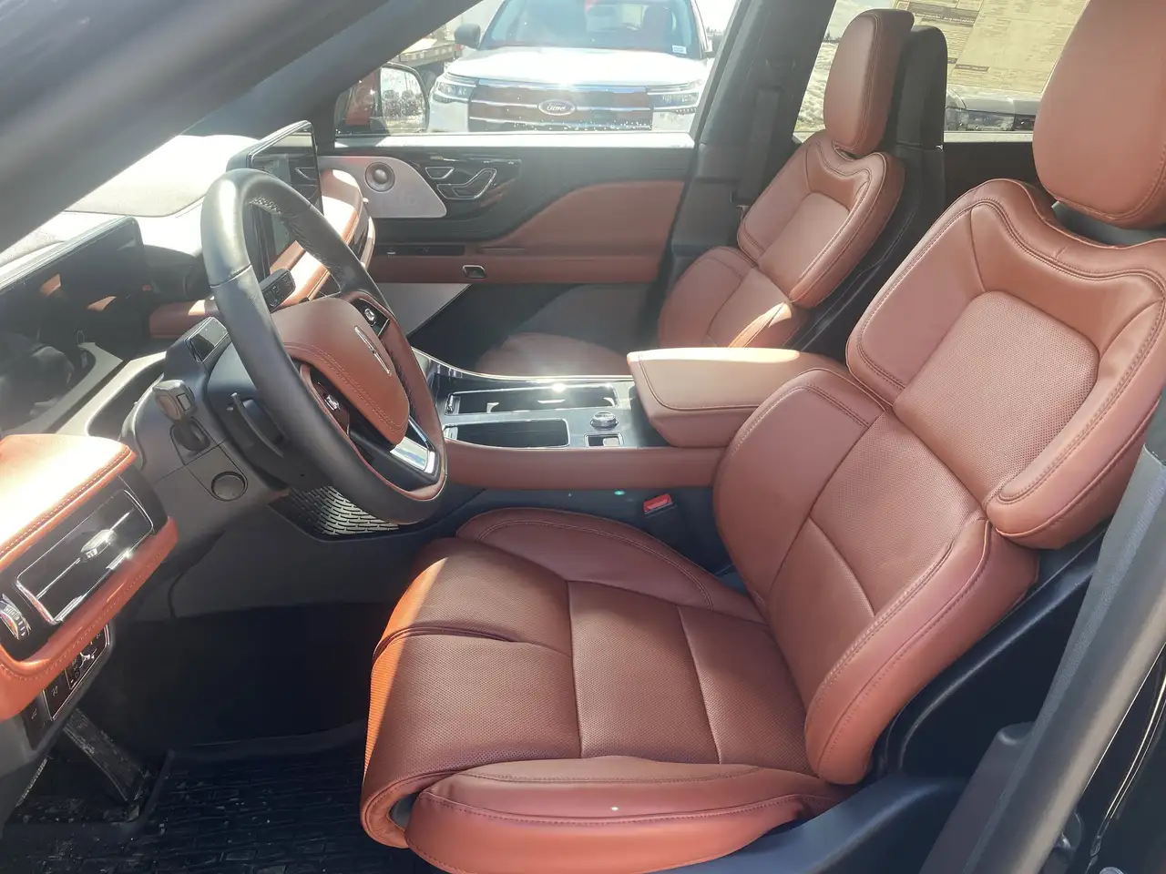Lincoln Aviator снимка Lincoln Aviator