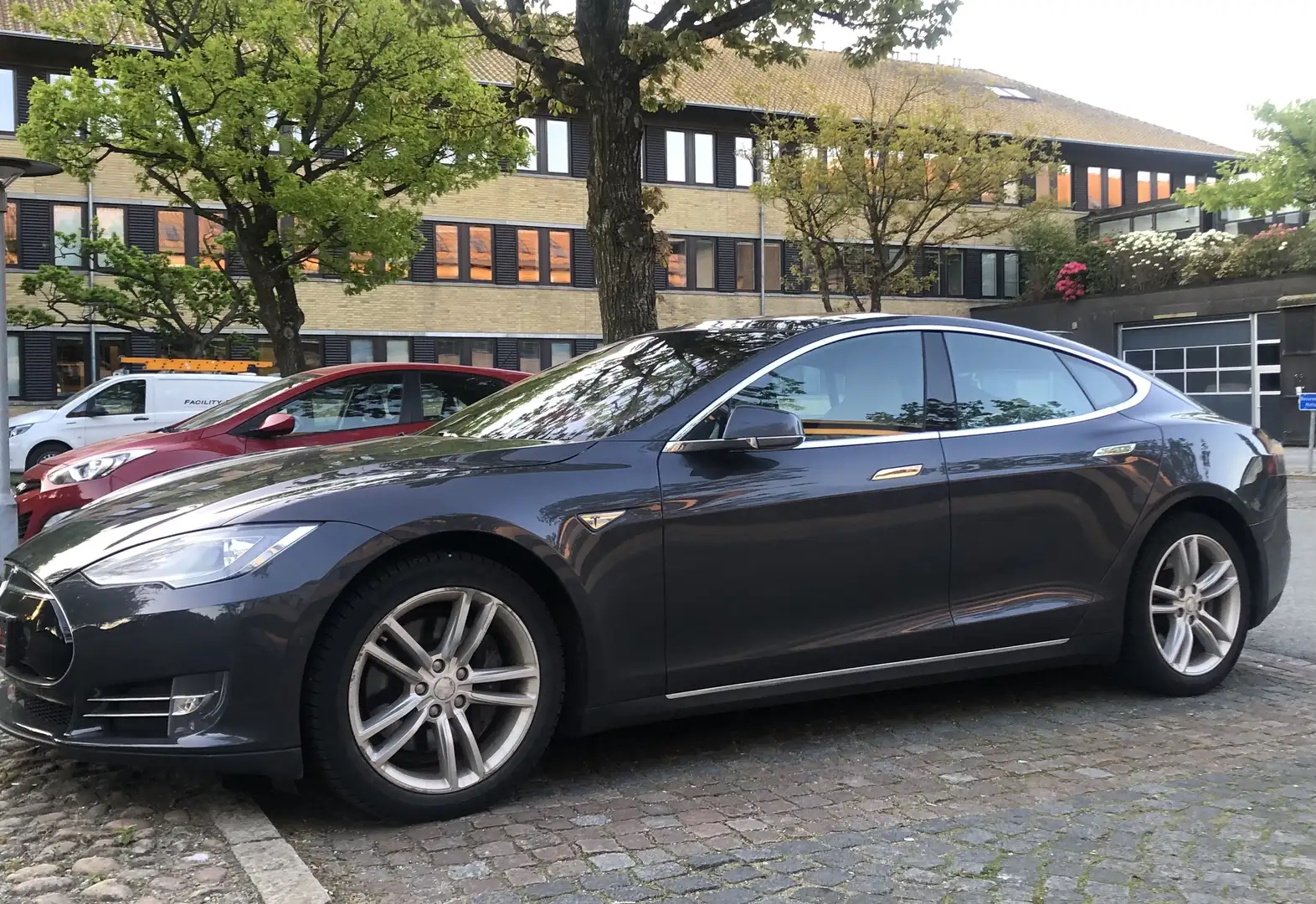 Tesla Model S S85D - 1
