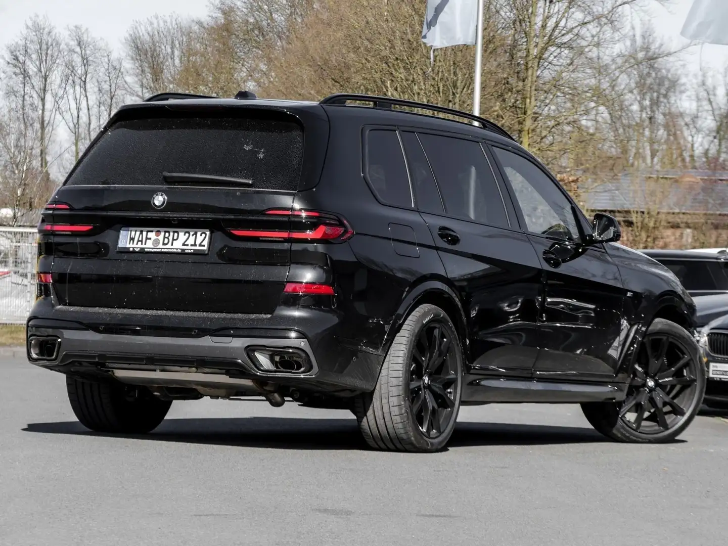 BMW X7 xDrive40d  MSport HUD PANO ACC AHK RFK NAVI Schwarz - 2