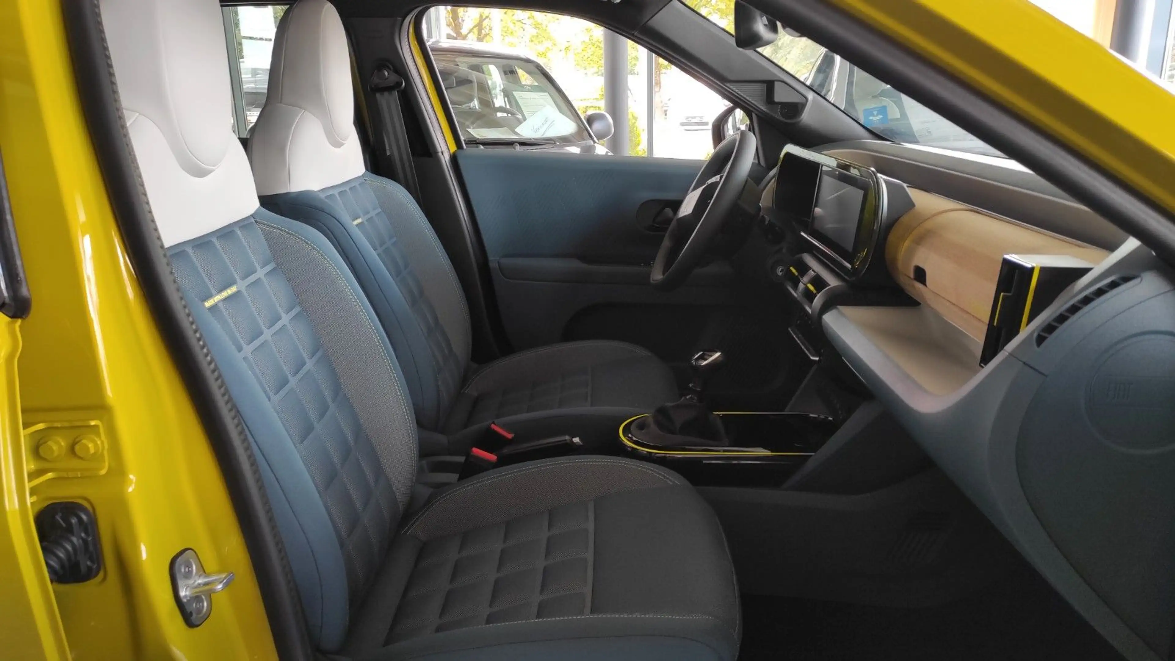 Fiat Grande Panda 1.2 Turbo 74 kW La Prima — photo 10