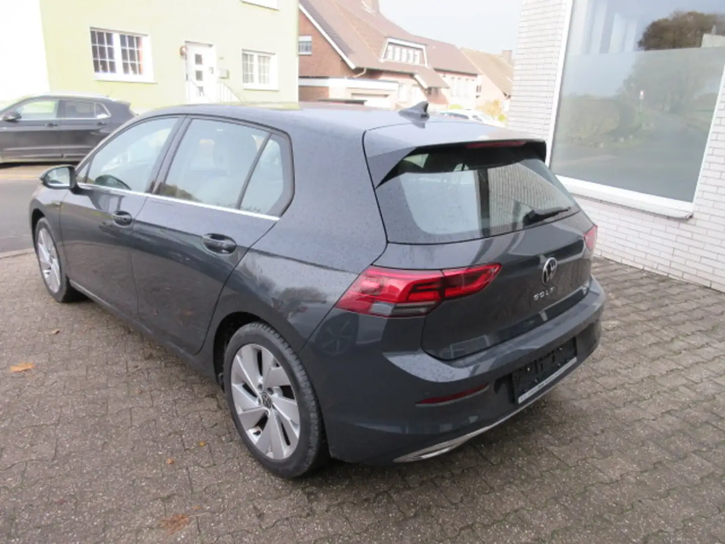 Volkswagen Golf Style 1.5 eTSI DSG AHK PANORAMA LED ALU APS CLIMATRONIC MEMORY-SITZ Grau - 2