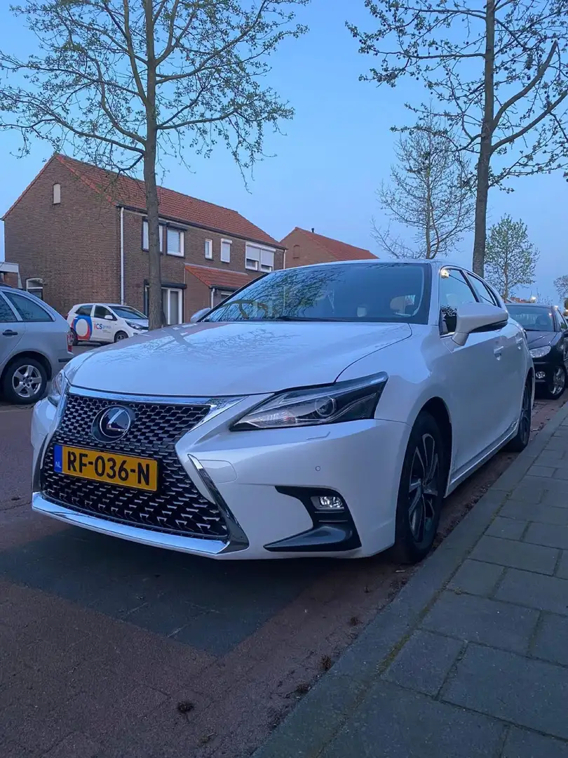 Lexus IS 200 200h Business Launch Edition White - 1