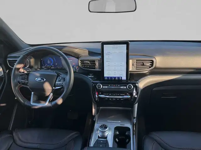 Ford Explorer view 4
