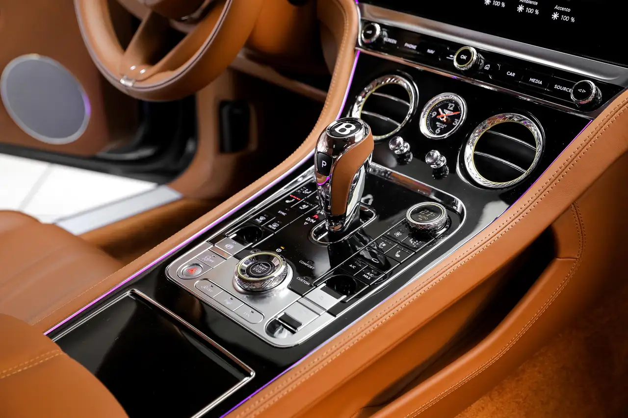 Bentley Continental GT 2021 — фото 10