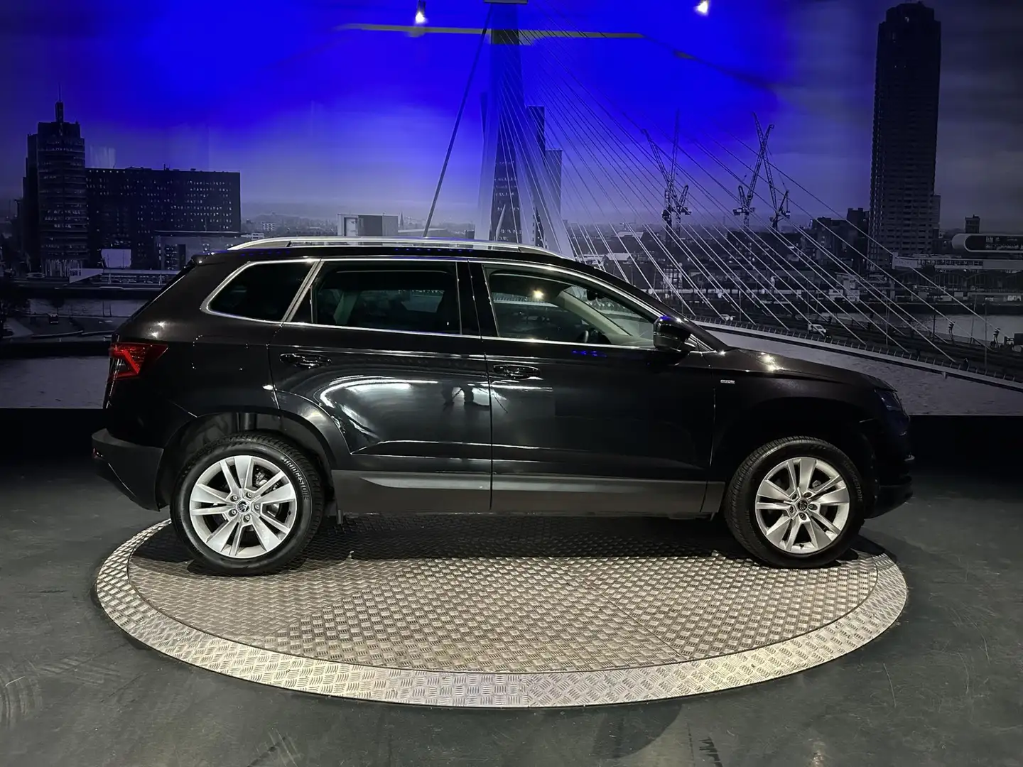 Skoda Karoq 1.5 TSI ACT Business Edition Plus *LED*Appconnect* Schwarz - 2