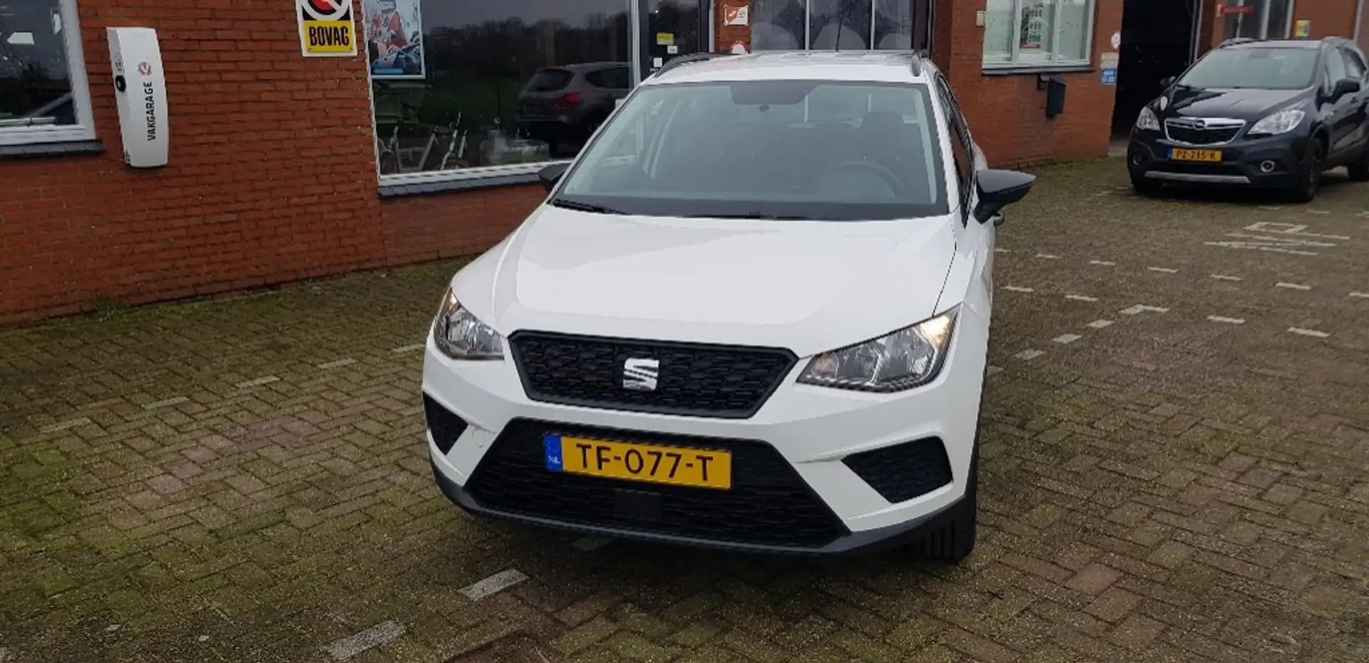 SEAT Arona 1.0 TSI Reference Weiß - 2