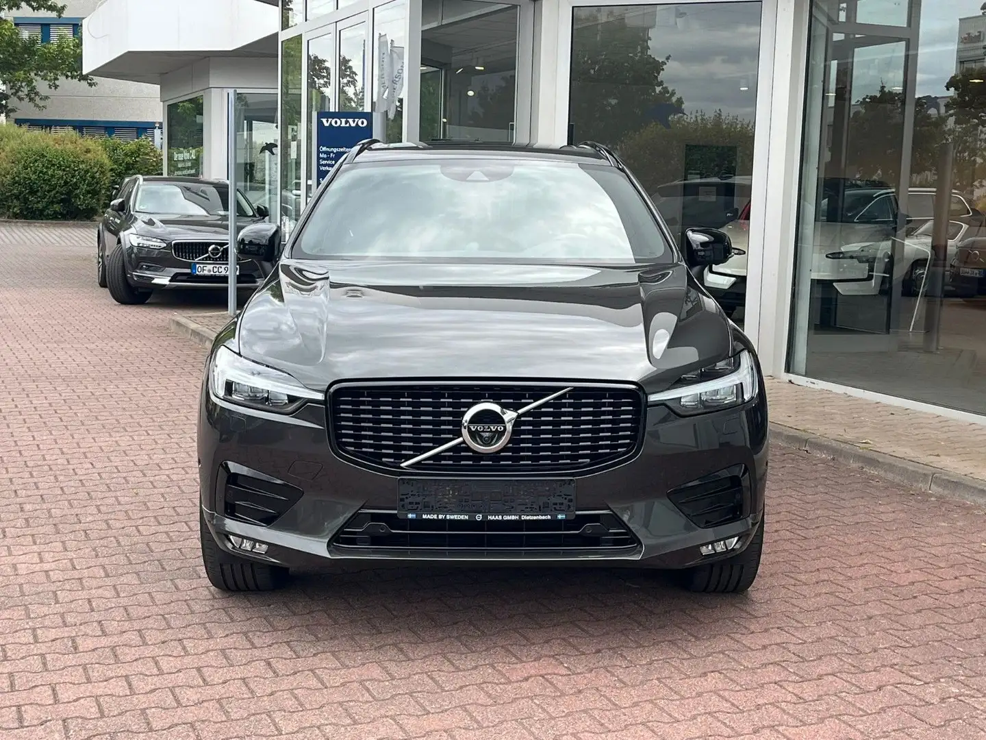 Volvo XC60 B5 AWD R Design Geartronic Grau - 2