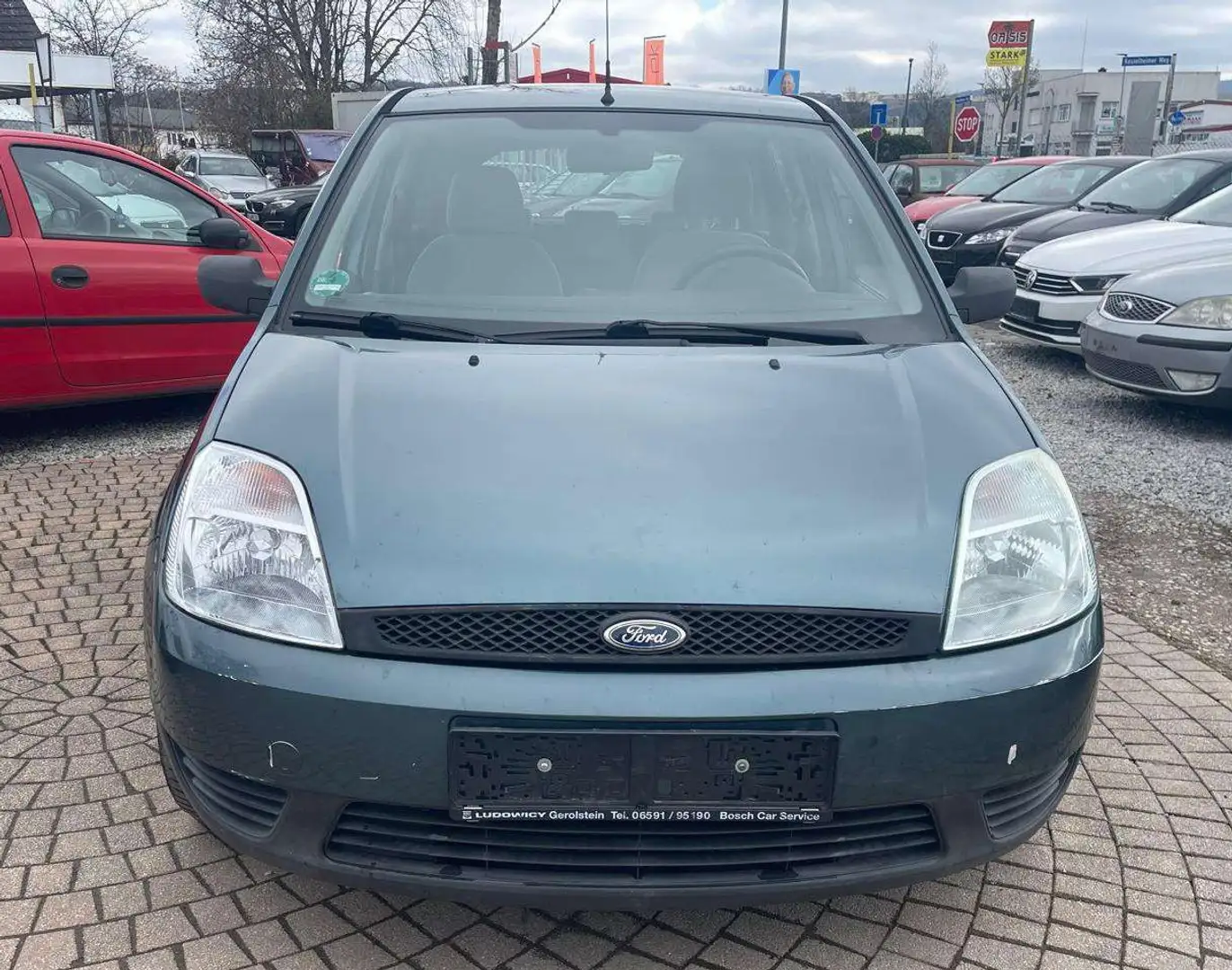 Ford Fiesta Basis im sehr guten Zustand Grün - 1