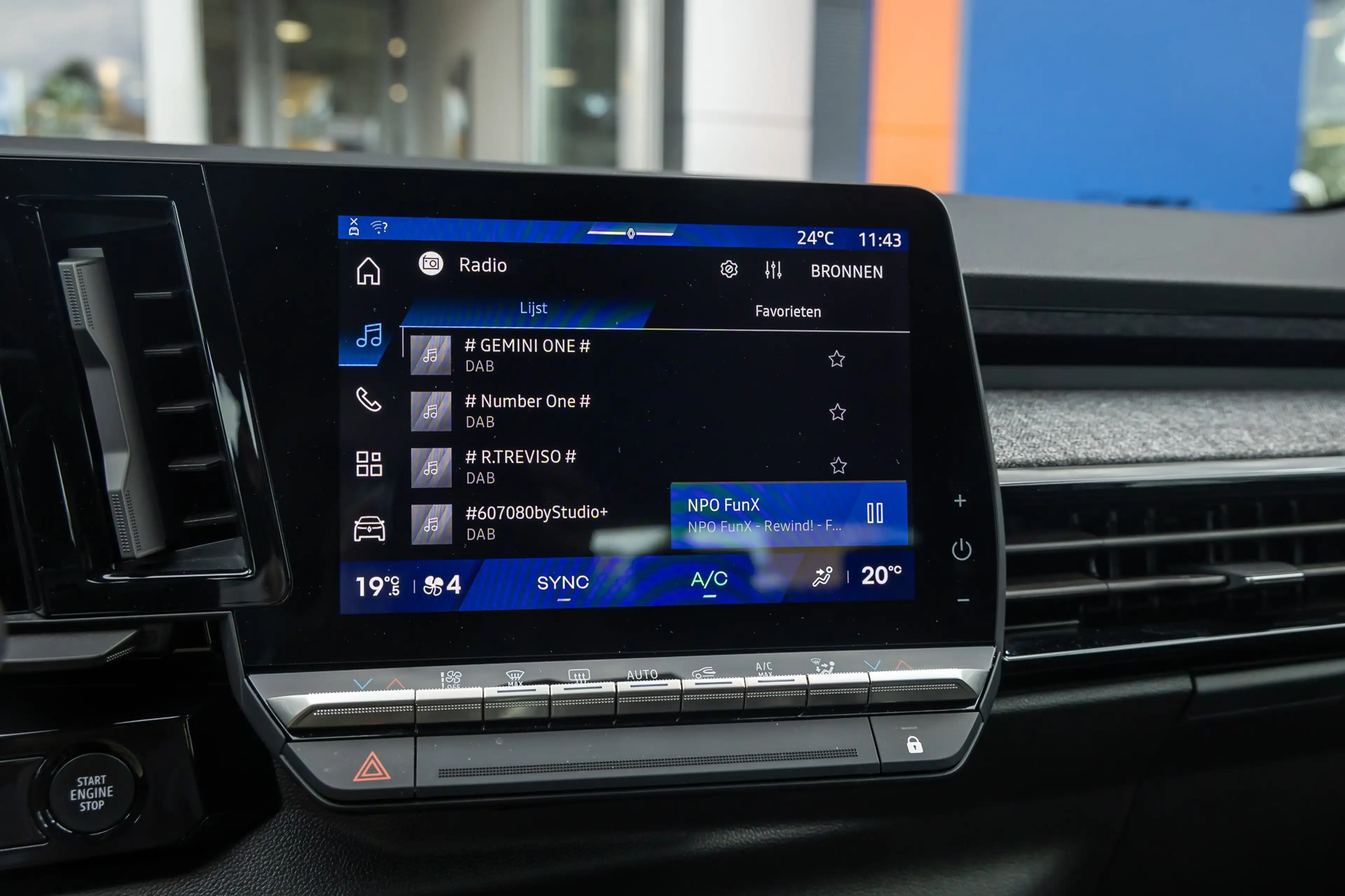 Renault Austral 1.2 E-Tech full hybrid 200 evolution | Apple Carpl — photo 44