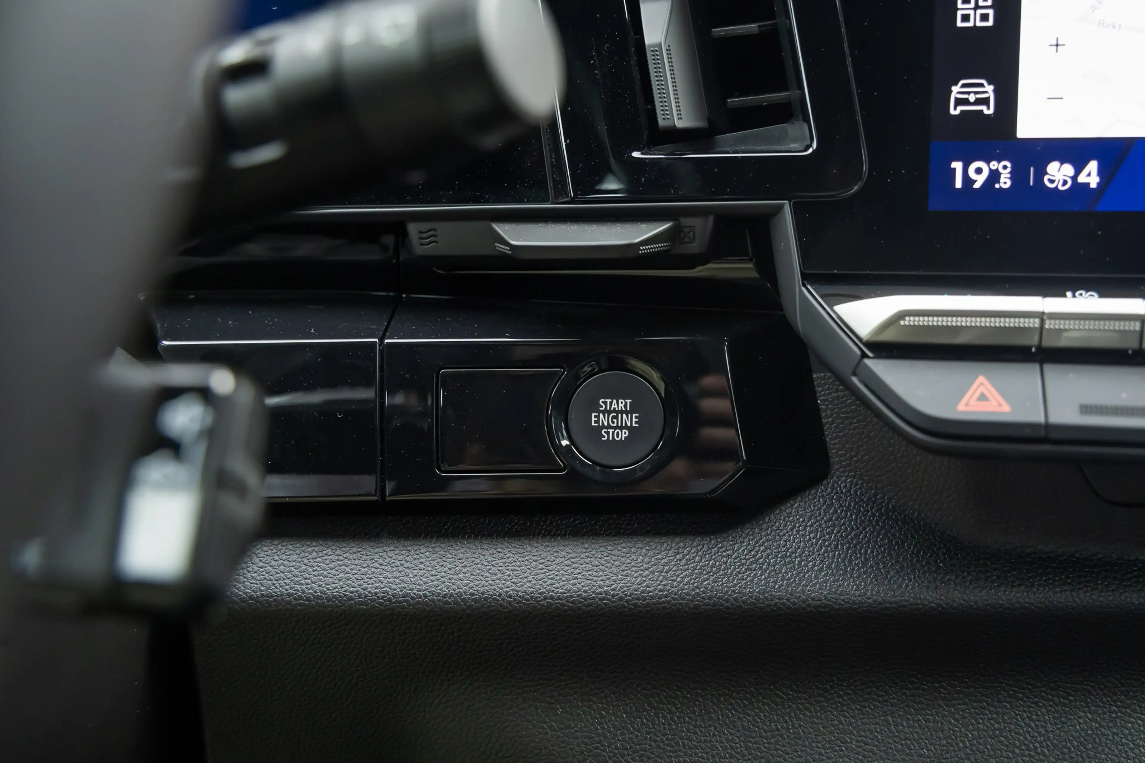 Renault Austral 1.2 E-Tech full hybrid 200 evolution | Apple Carpl — photo 33