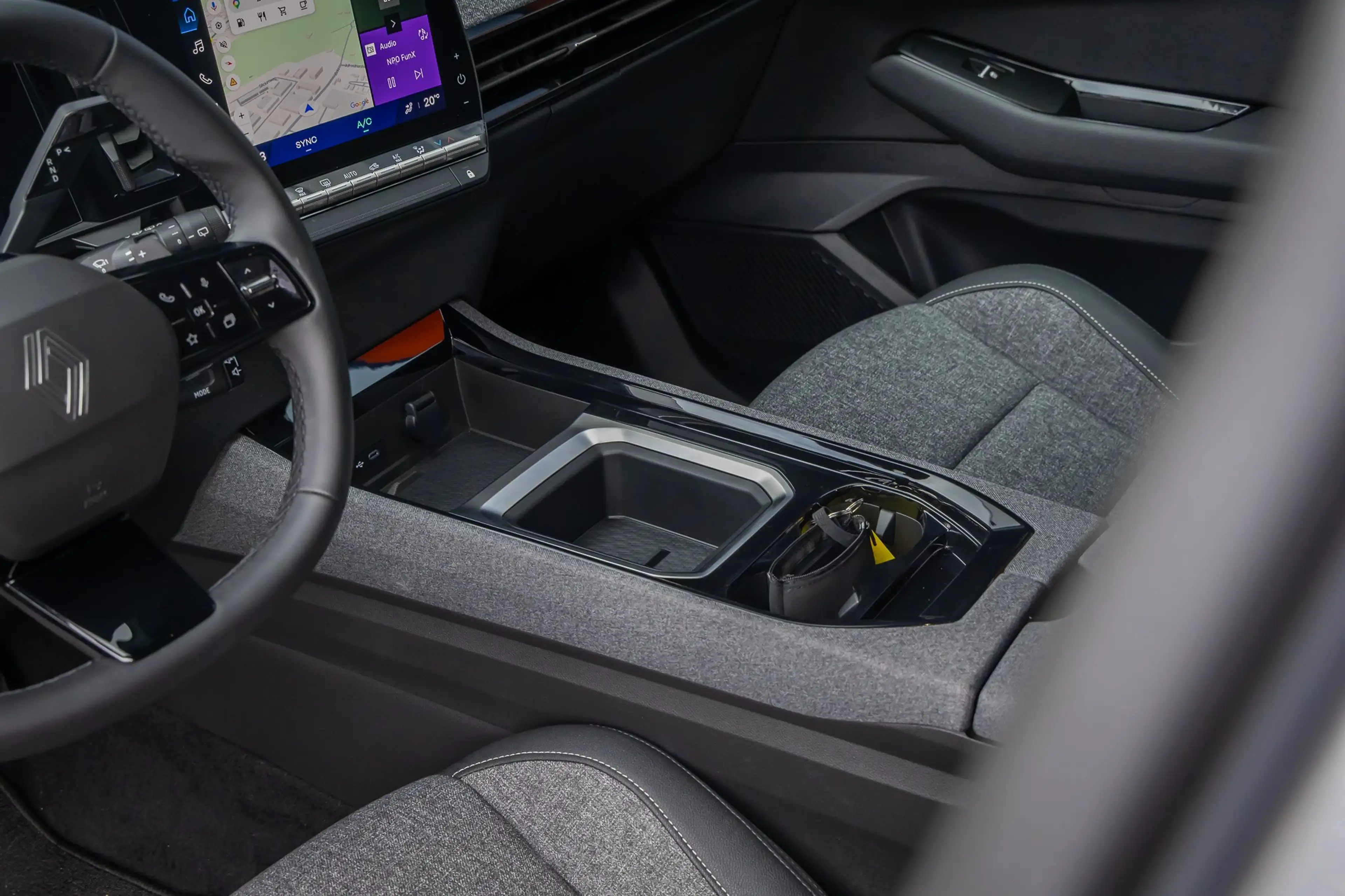 Renault Austral 1.2 E-Tech full hybrid 200 evolution | Apple Carpl — photo 15