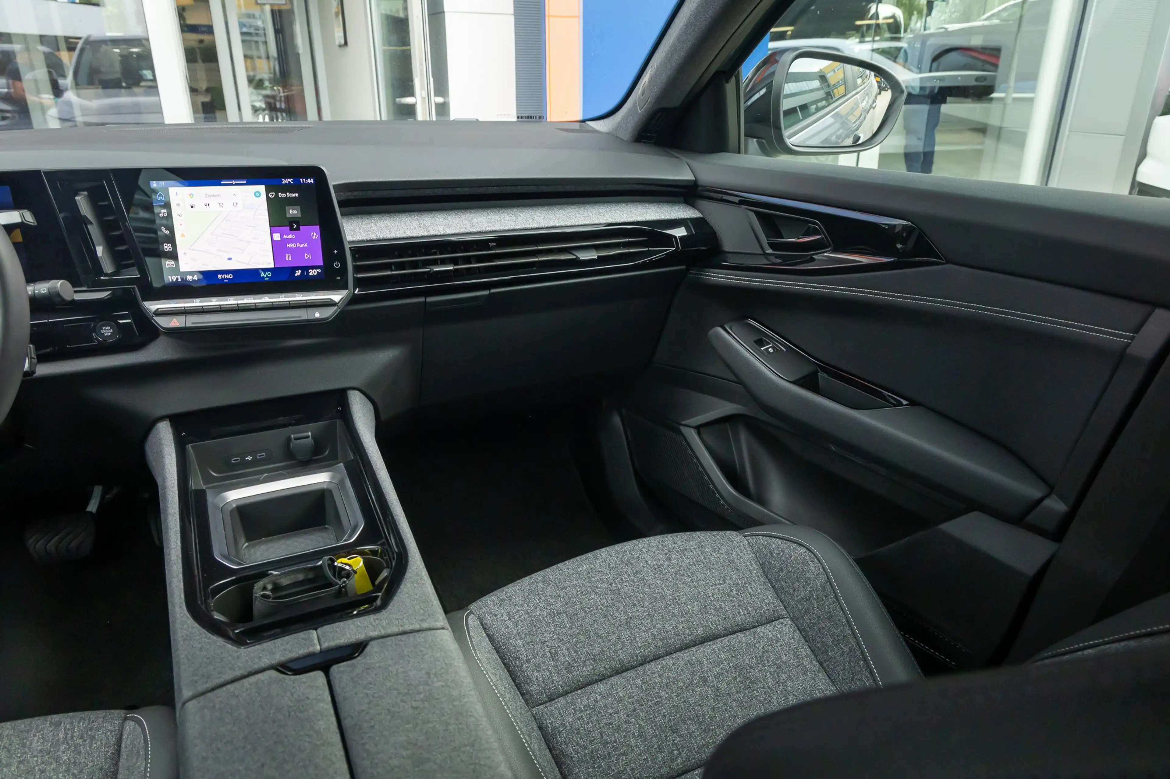 Renault Austral 1.2 E-Tech full hybrid 200 evolution | Apple Carpl — photo 47