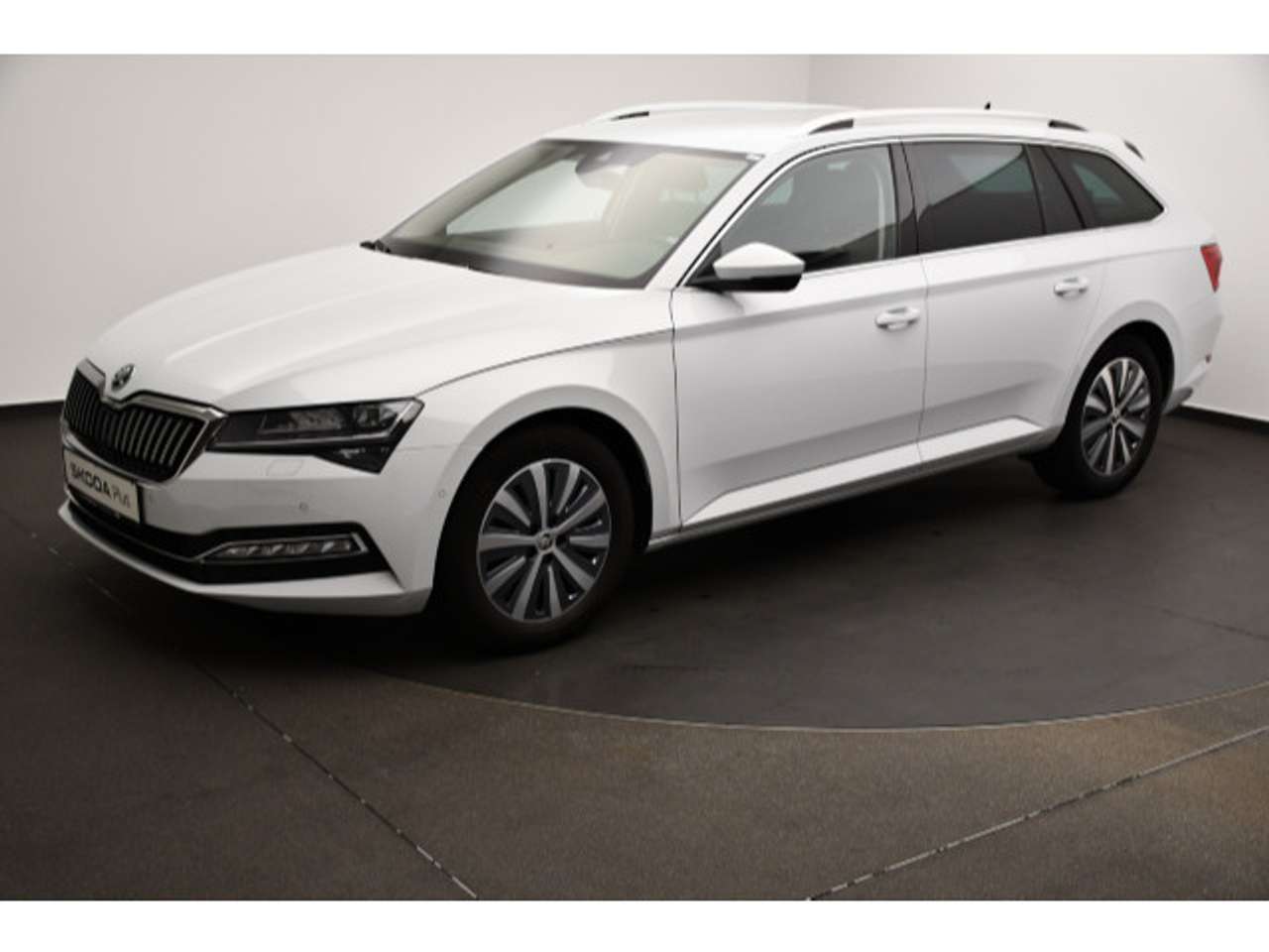 Skoda Superb 2023 — 3 III Combi 1.5 TSI DSG Style Matrix/ACC