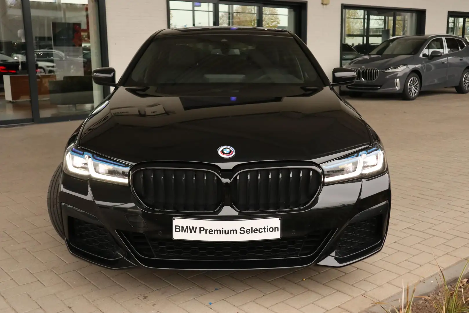 BMW 520 5-serie 520i Business Edition Plus | M Sportpakket Schwarz - 2