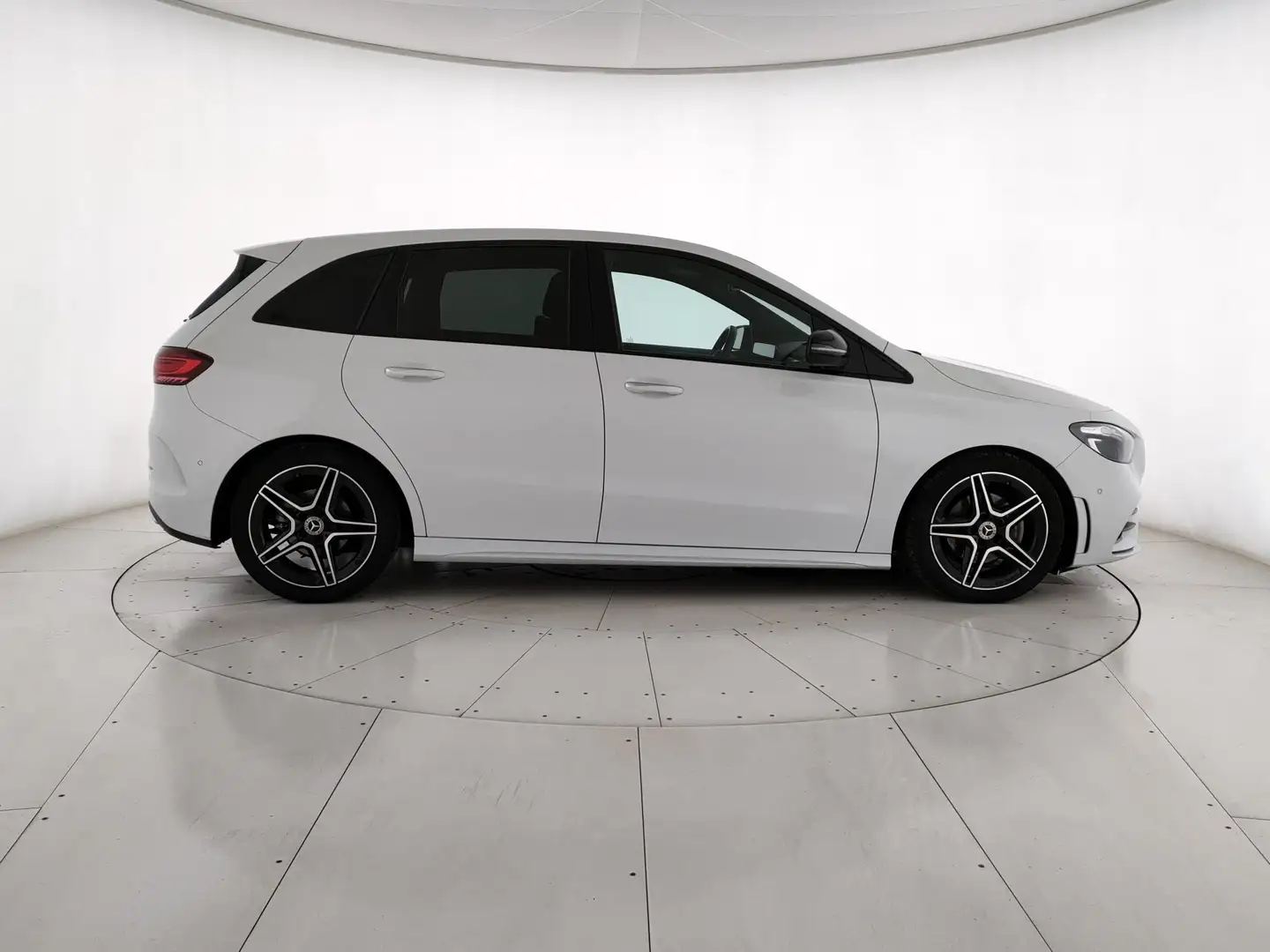 Mercedes-Benz B 180 B 180 d AMG Line Premium auto Wit - 2