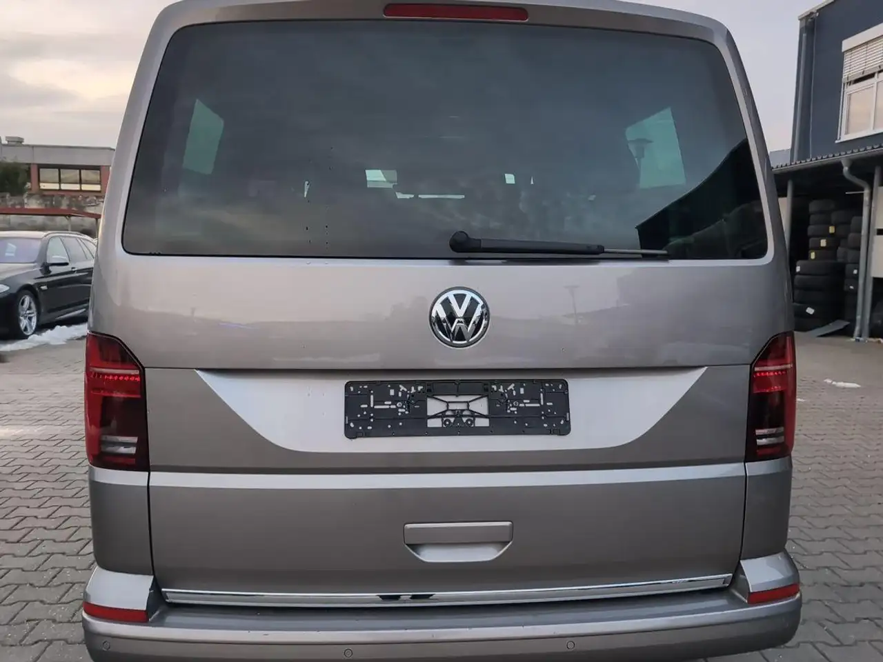 Volkswagen T6.1 Multivan T6.1 2.0 TDI DSG Multivan Generation Six 12