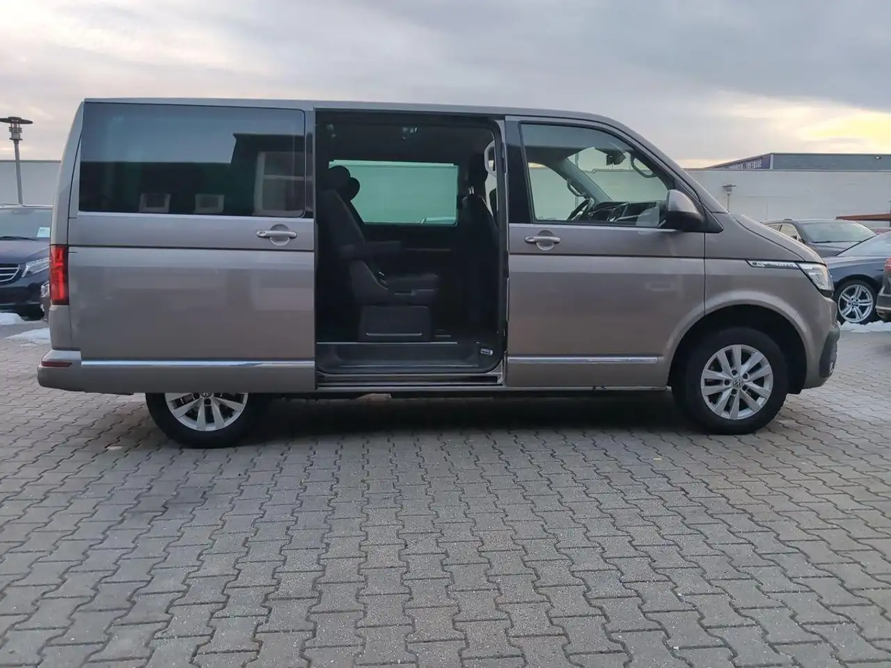 Volkswagen T6.1 Multivan T6.1 2.0 TDI DSG Multivan Generation Six 23