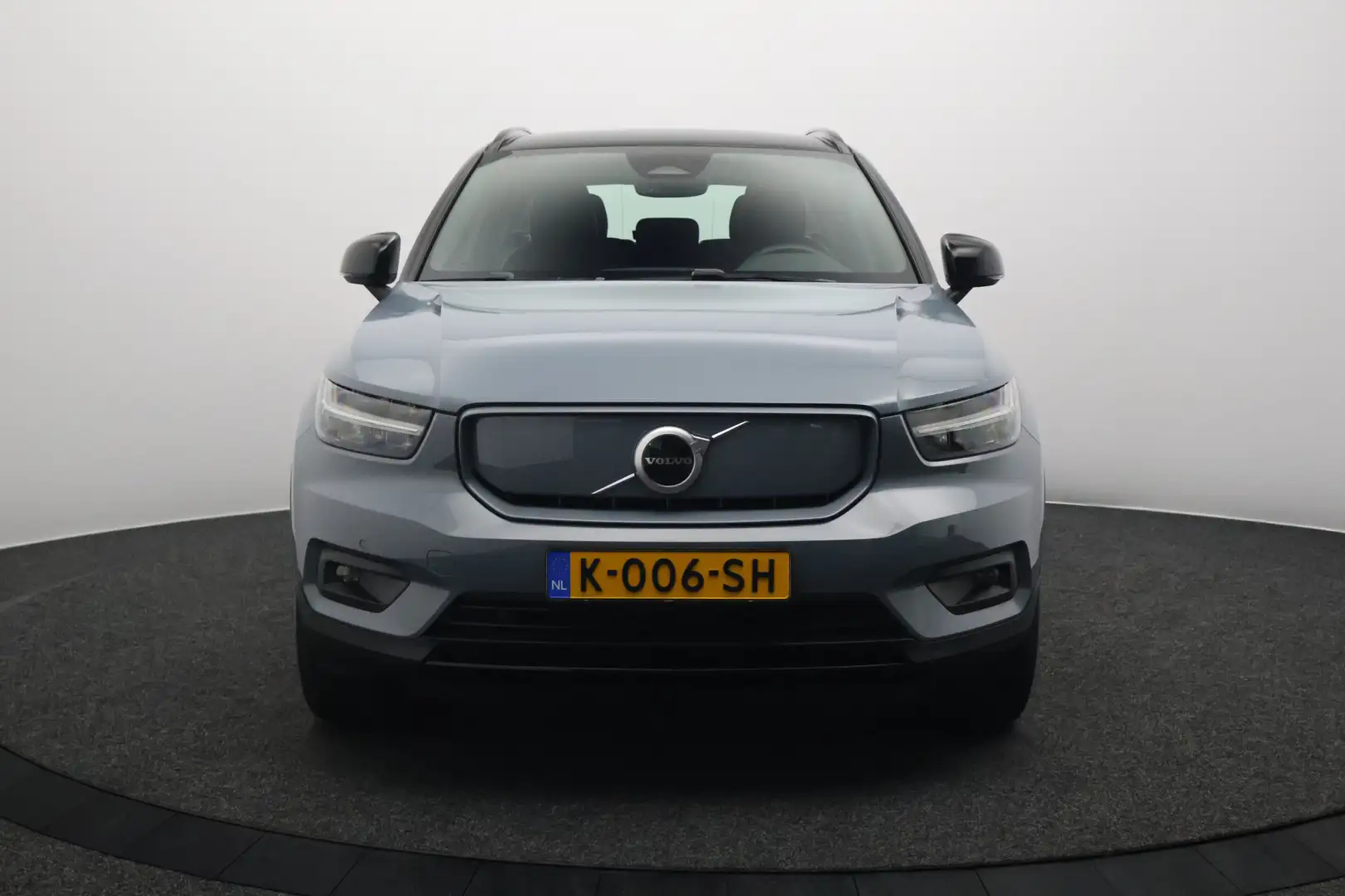 Volvo XC40 Recharge P8 AWD R-Design 408PK SOH 92,6% | Harman/ Grau - 2