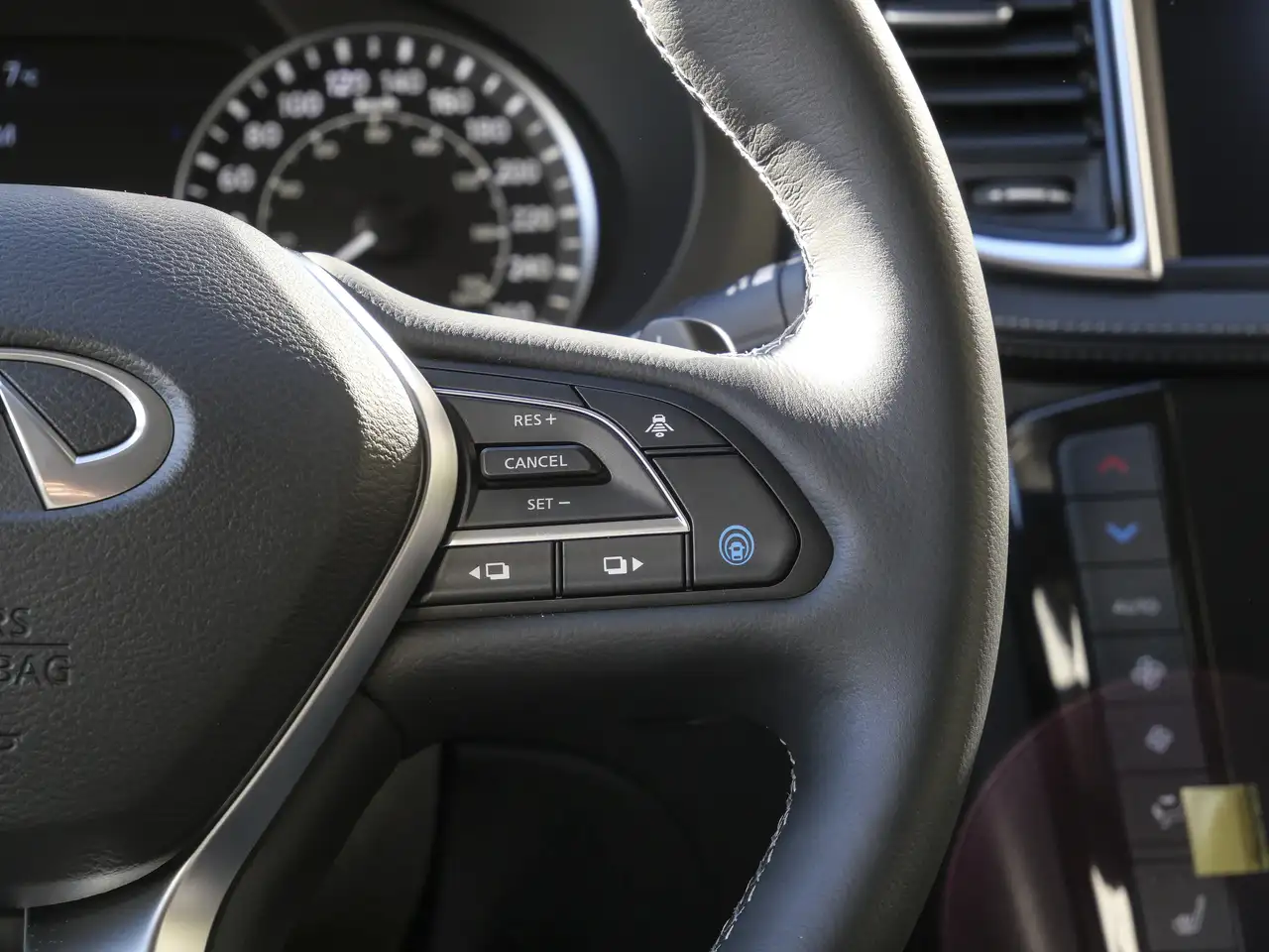 Infiniti QX50 снимка Infiniti QX50