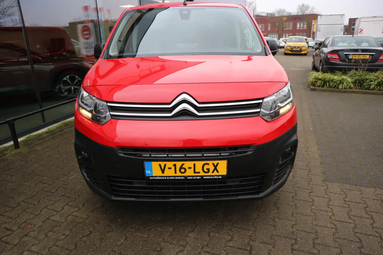 Citroen Berlingo 1.2 PureTech AUTOMAAT 130PK NAVI CAMERA 2X SCHUIFD Rood - 2