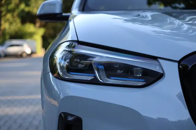 BMW X3 view 4