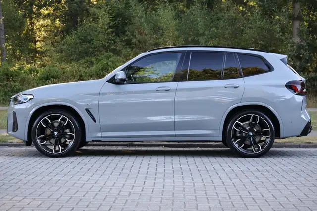 BMW X3 view 2