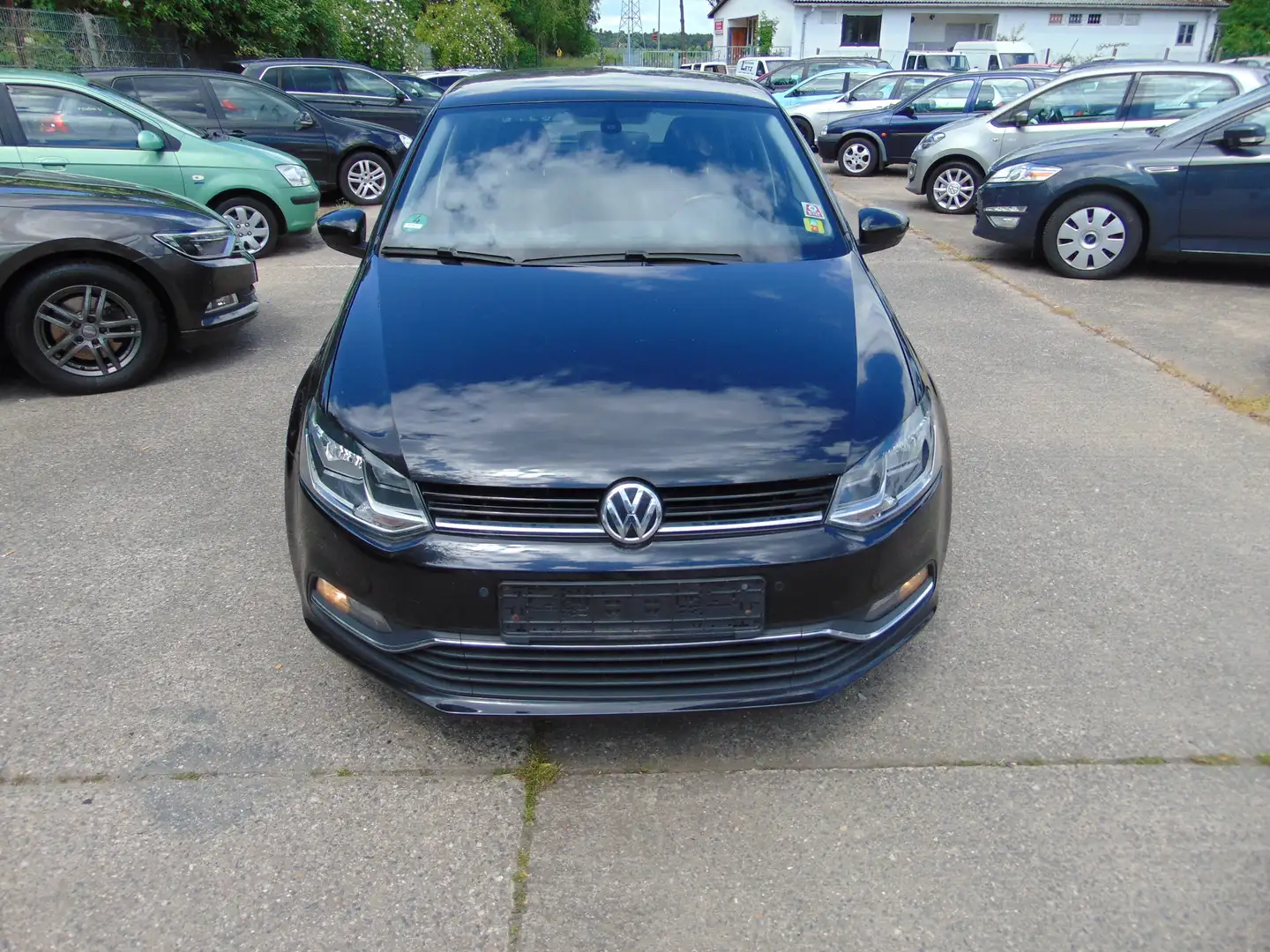 Volkswagen Polo Lounge mit PDC/SHZ/5 Türer/ gepflegt Schwarz - 2
