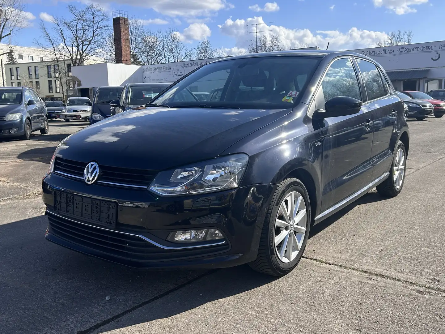 Volkswagen Polo Lounge mit PDC/SHZ/5 Türer/ gepflegt Schwarz - 1
