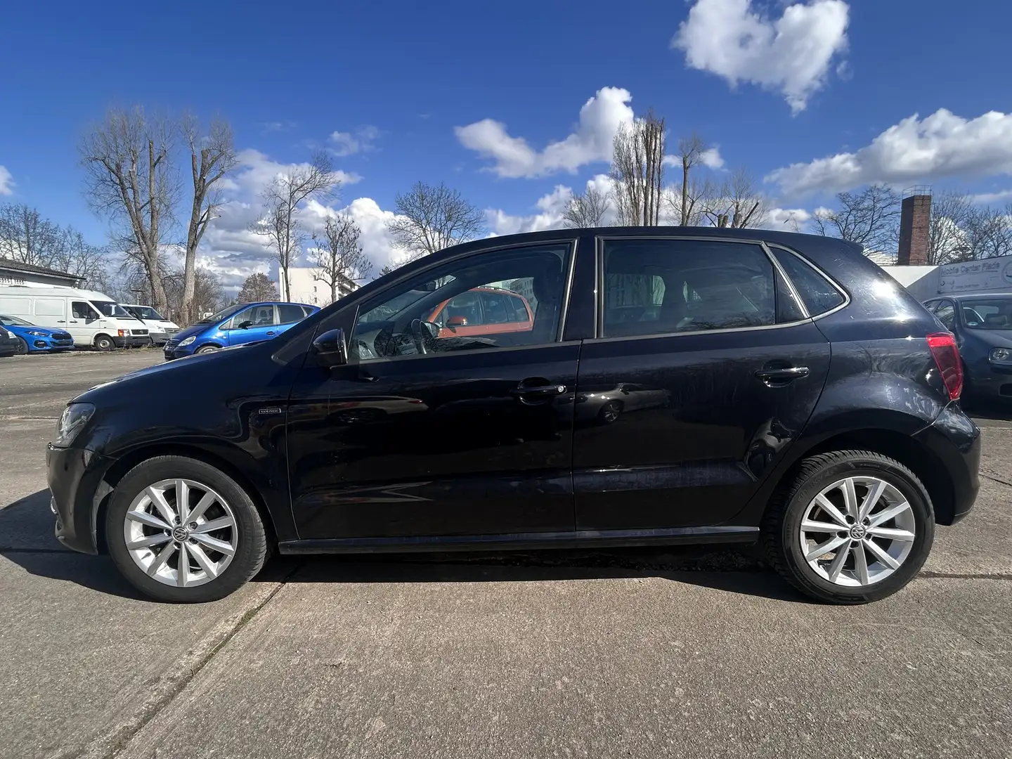 Volkswagen Polo Lounge mit PDC/SHZ/5 Türer/ gepflegt Schwarz - 2