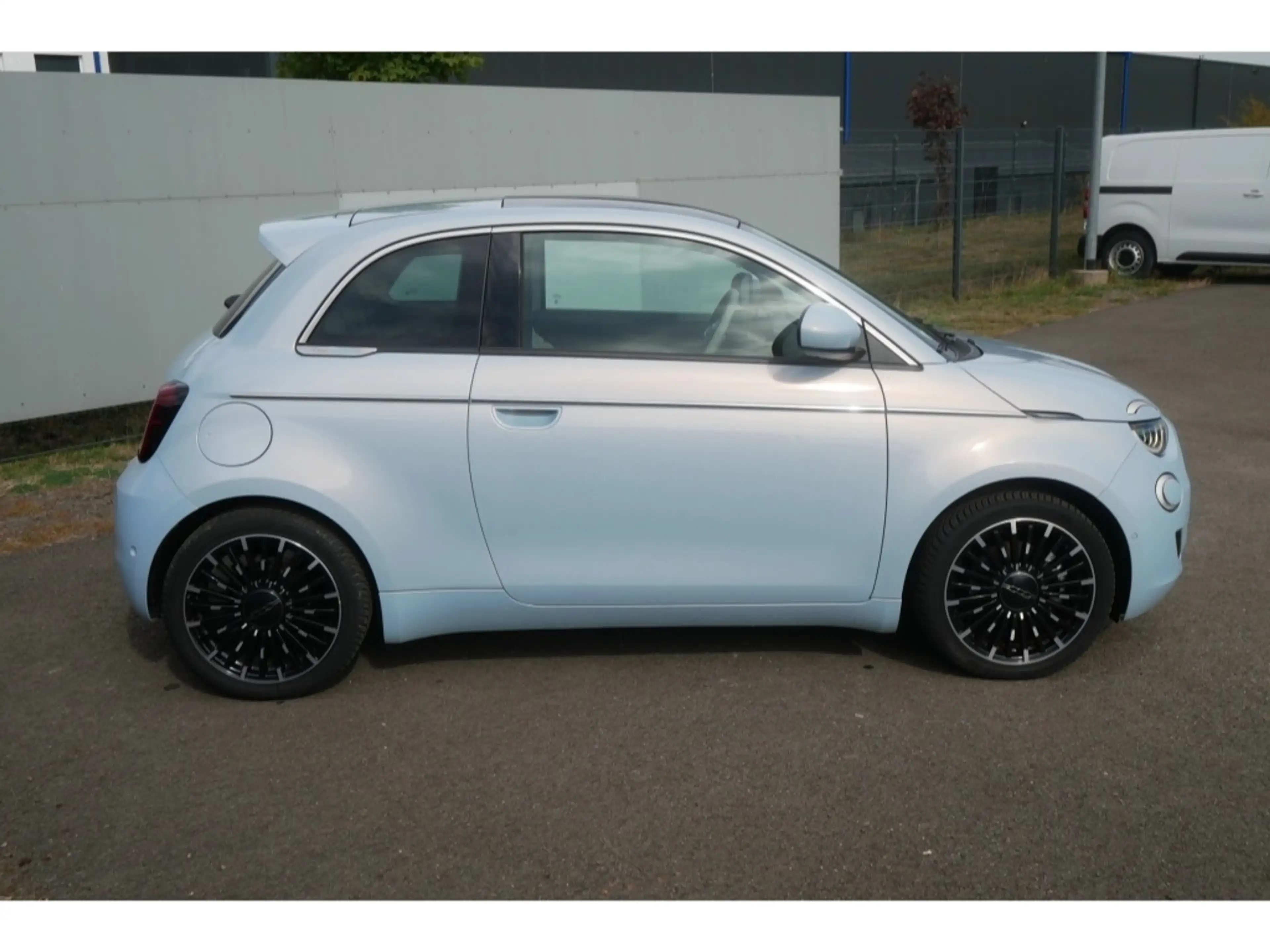 Fiat 500e BY BOCELLI AT 42 Kwh 118PS LED NAVI WINTER GLASDAC — photo 2
